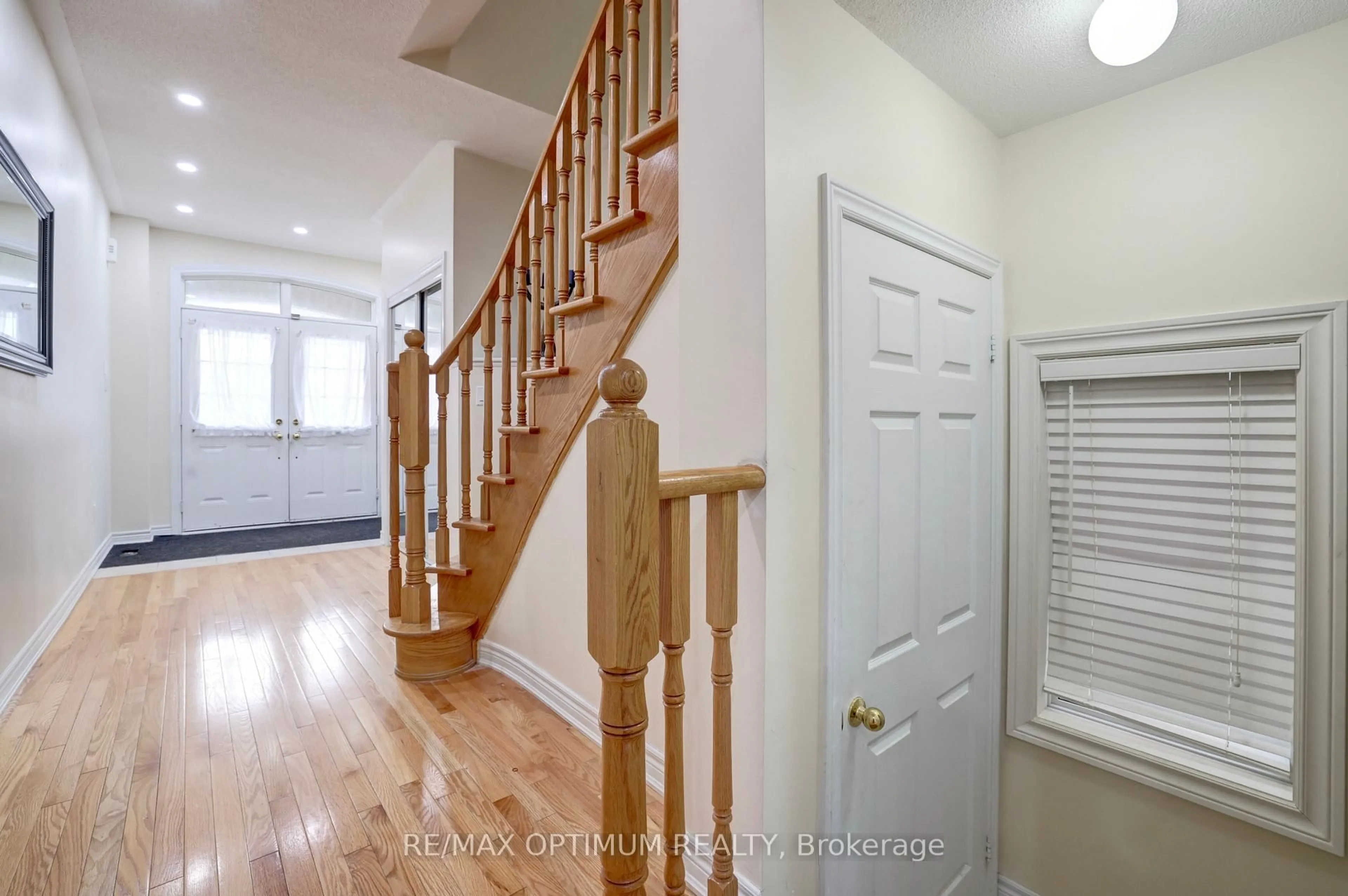 Indoor entryway for 21 Saint Eugene St, Brampton Ontario L6Y 0N5