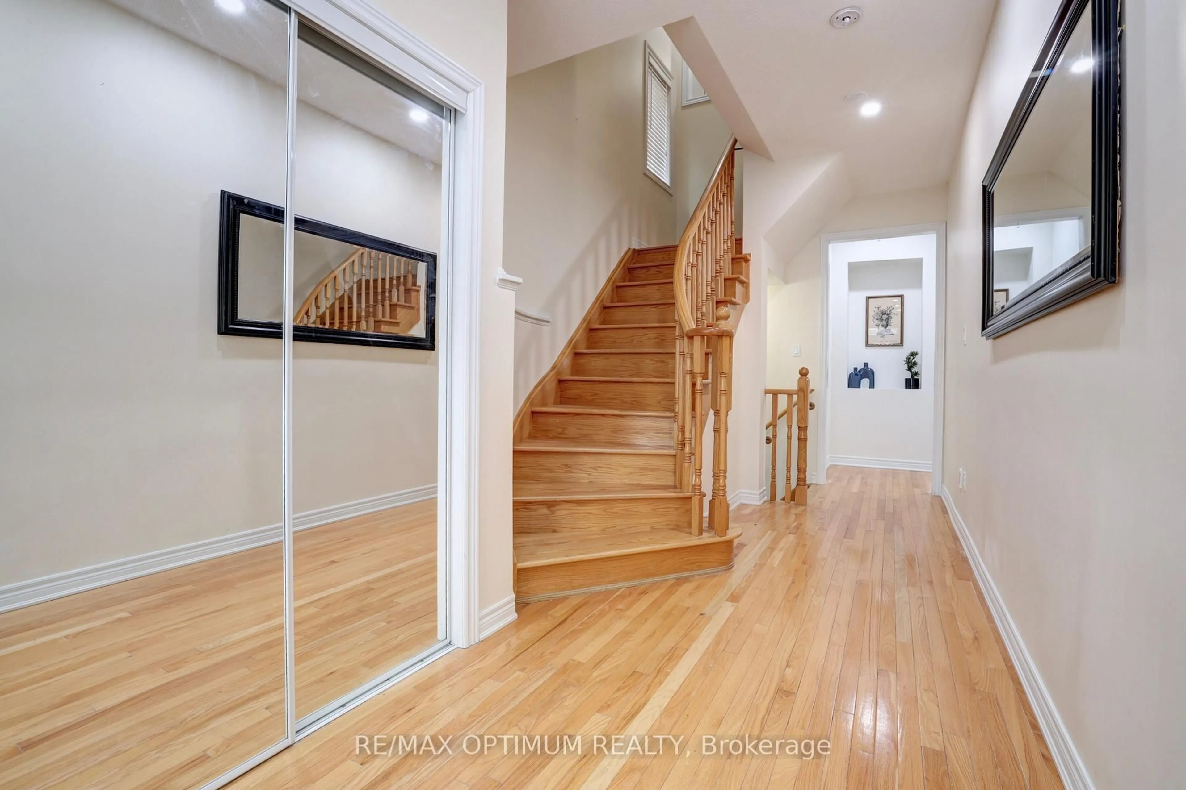 Indoor entryway for 21 Saint Eugene St, Brampton Ontario L6Y 0N5