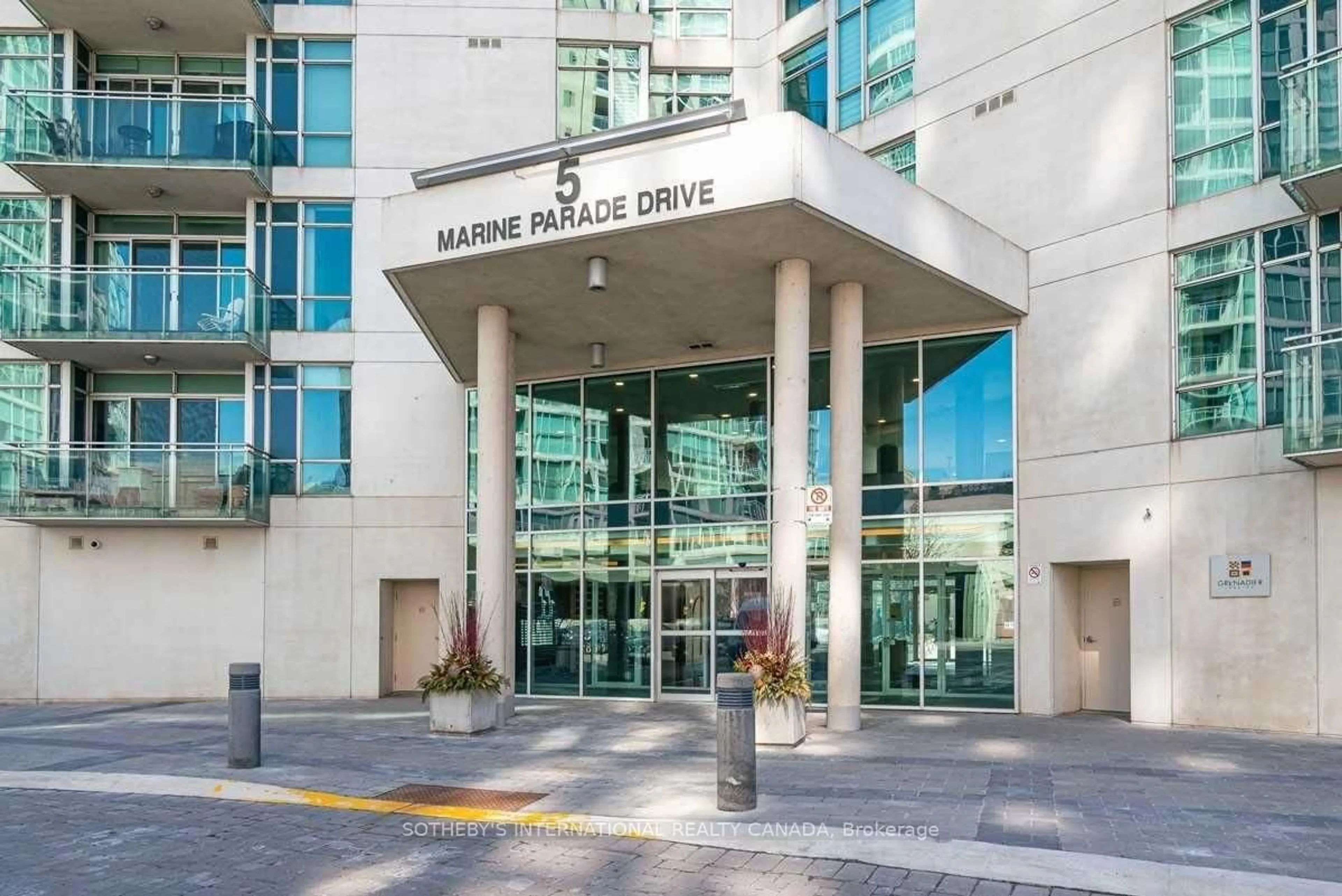 Indoor foyer for 5 Marine Parade Dr #323, Toronto Ontario M8V 4B4