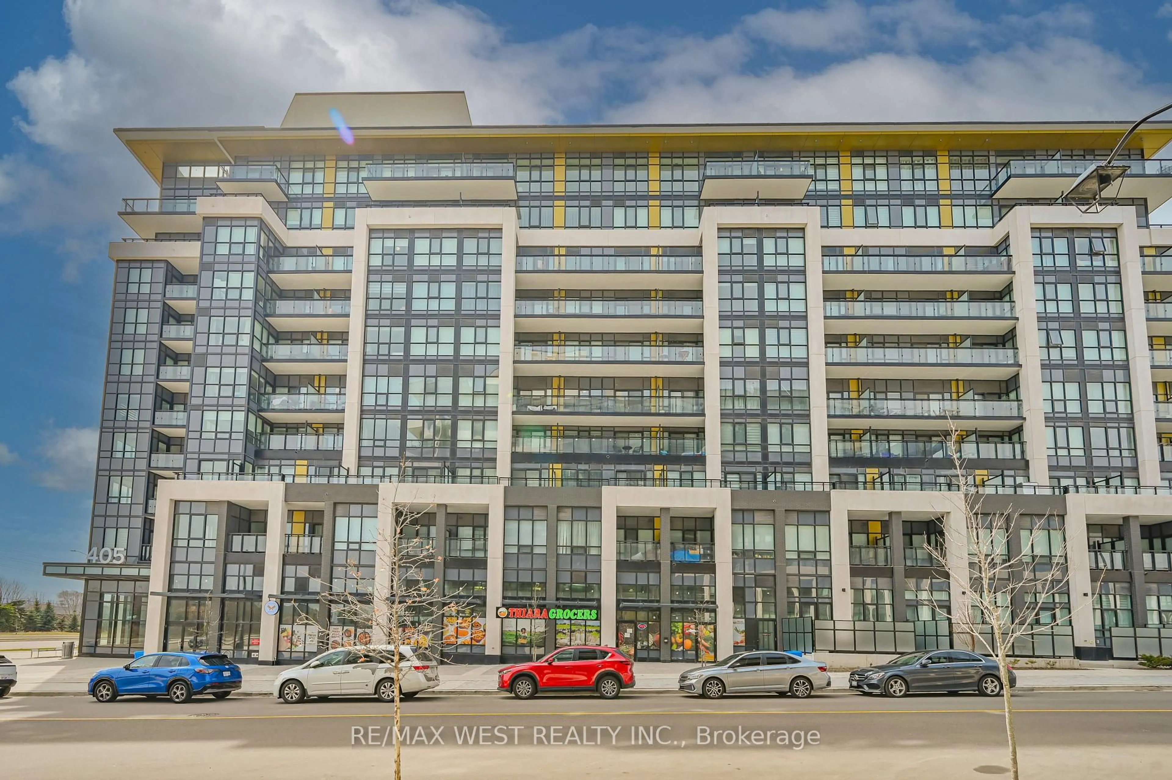 Indoor foyer for 405 Dundas St #421, Oakville Ontario L6M 5P9