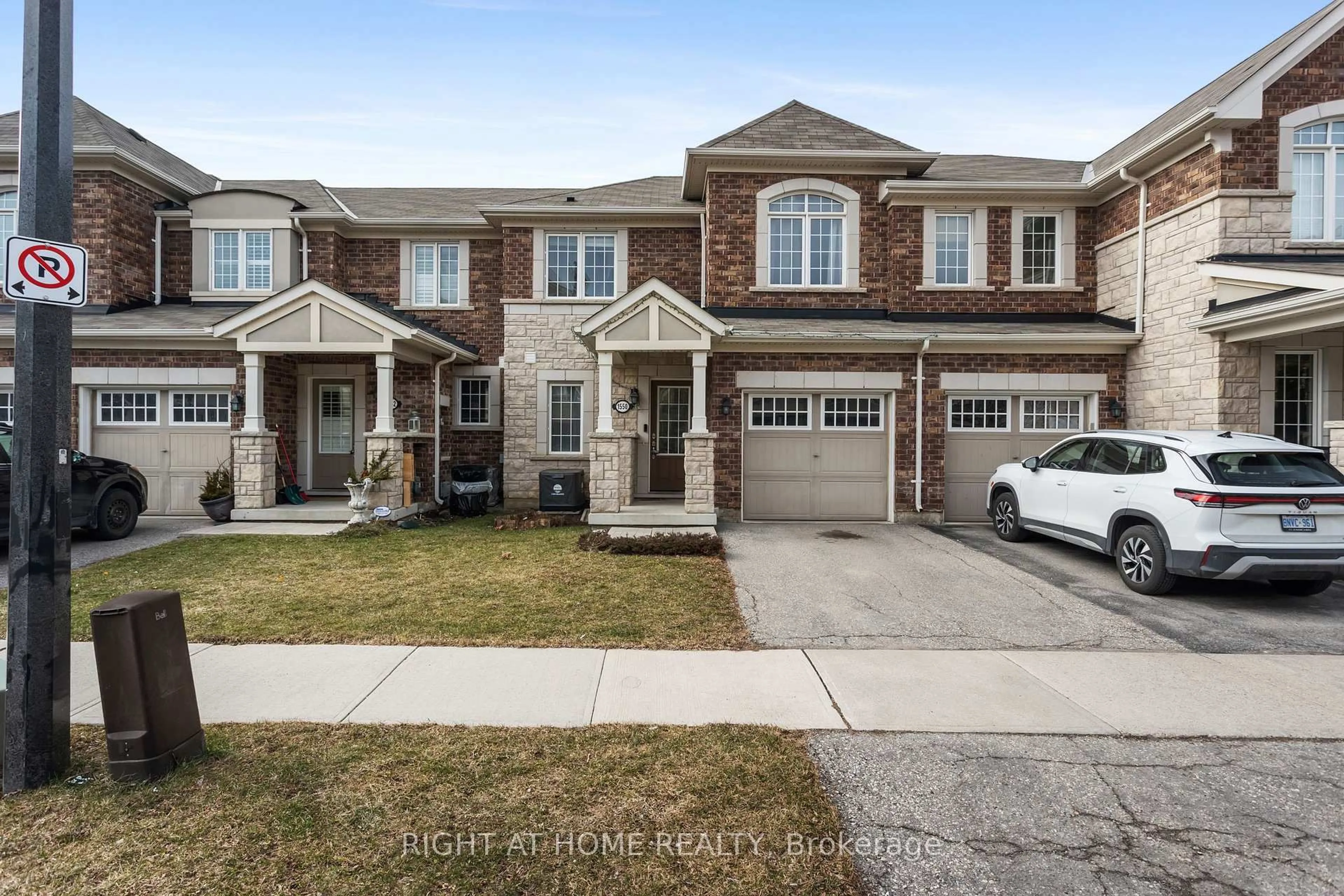 Home with brick exterior material, street for 1550 Gainer Cres, Milton Ontario L9T 8Y3
