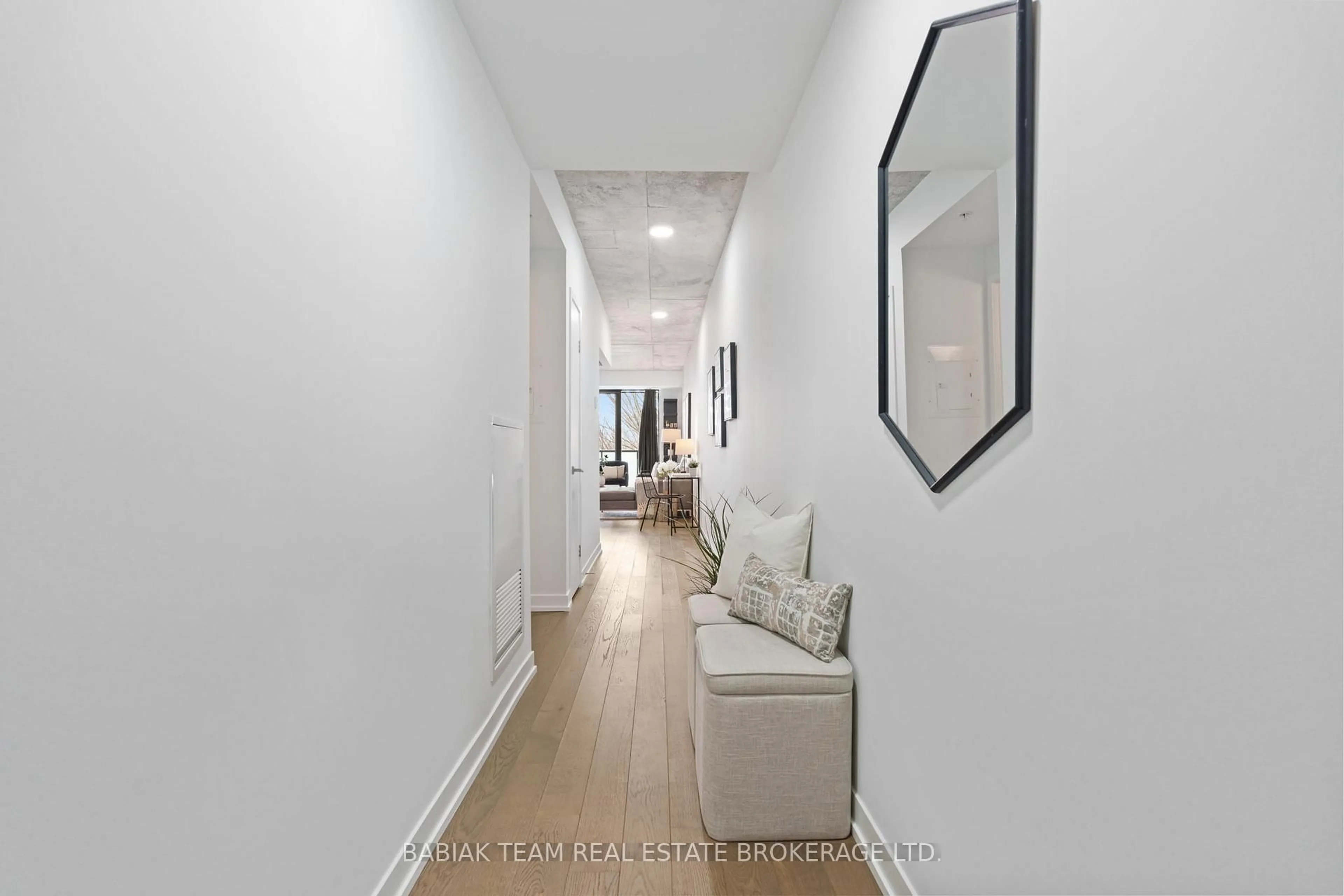 Indoor entryway for 530 Indian Grve #401, Toronto Ontario M6P 0B3