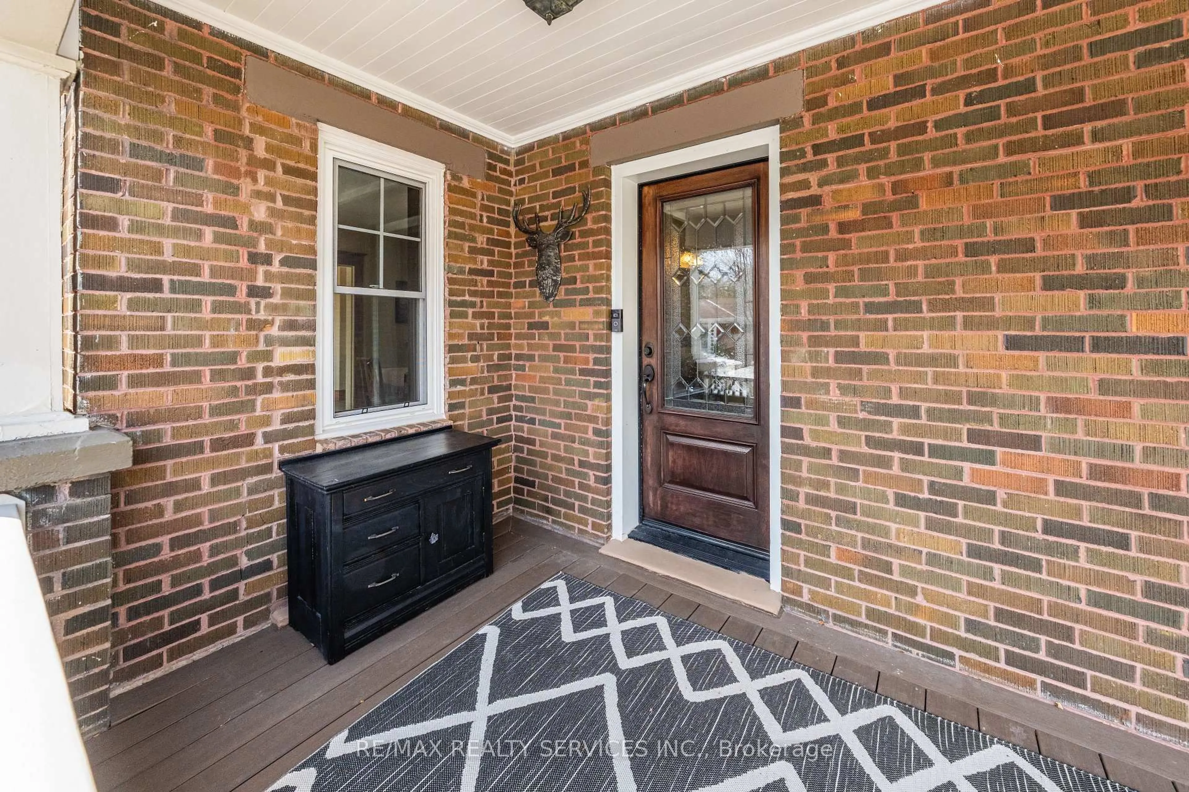 Indoor entryway for 2 Maple Ave, Caledon Ontario L7C 1K5