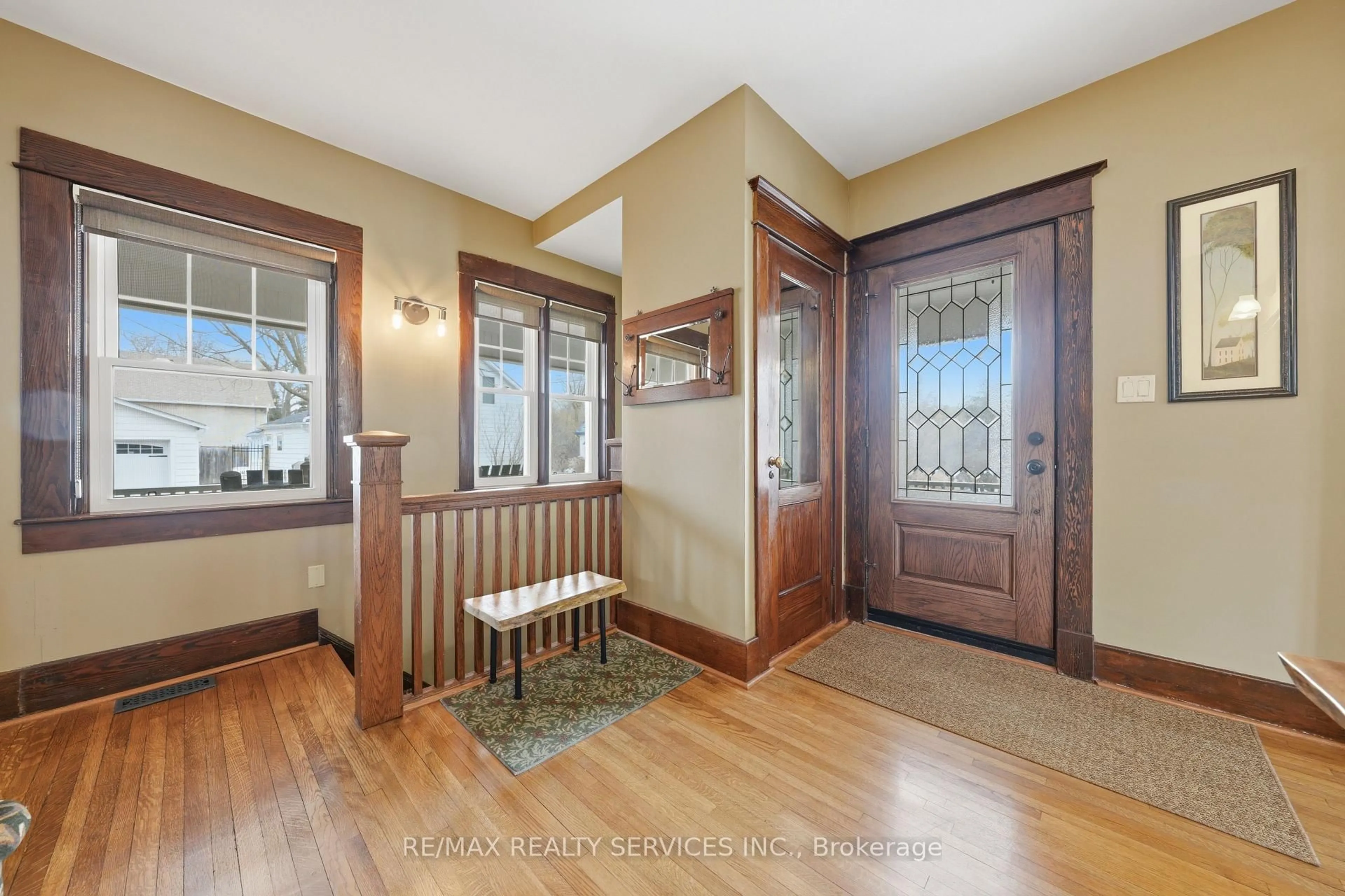 Indoor entryway for 2 Maple Ave, Caledon Ontario L7C 1K5