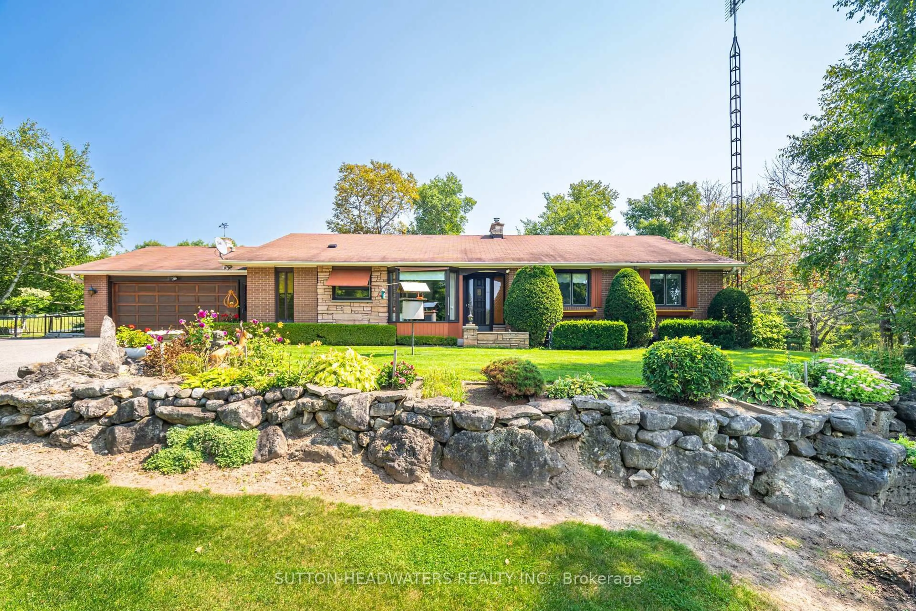 A pic from outside/outdoor area/front of a property/back of a property/a pic from drone, unknown for 16735 Mississauga Rd, Caledon Ontario L7K 1M8