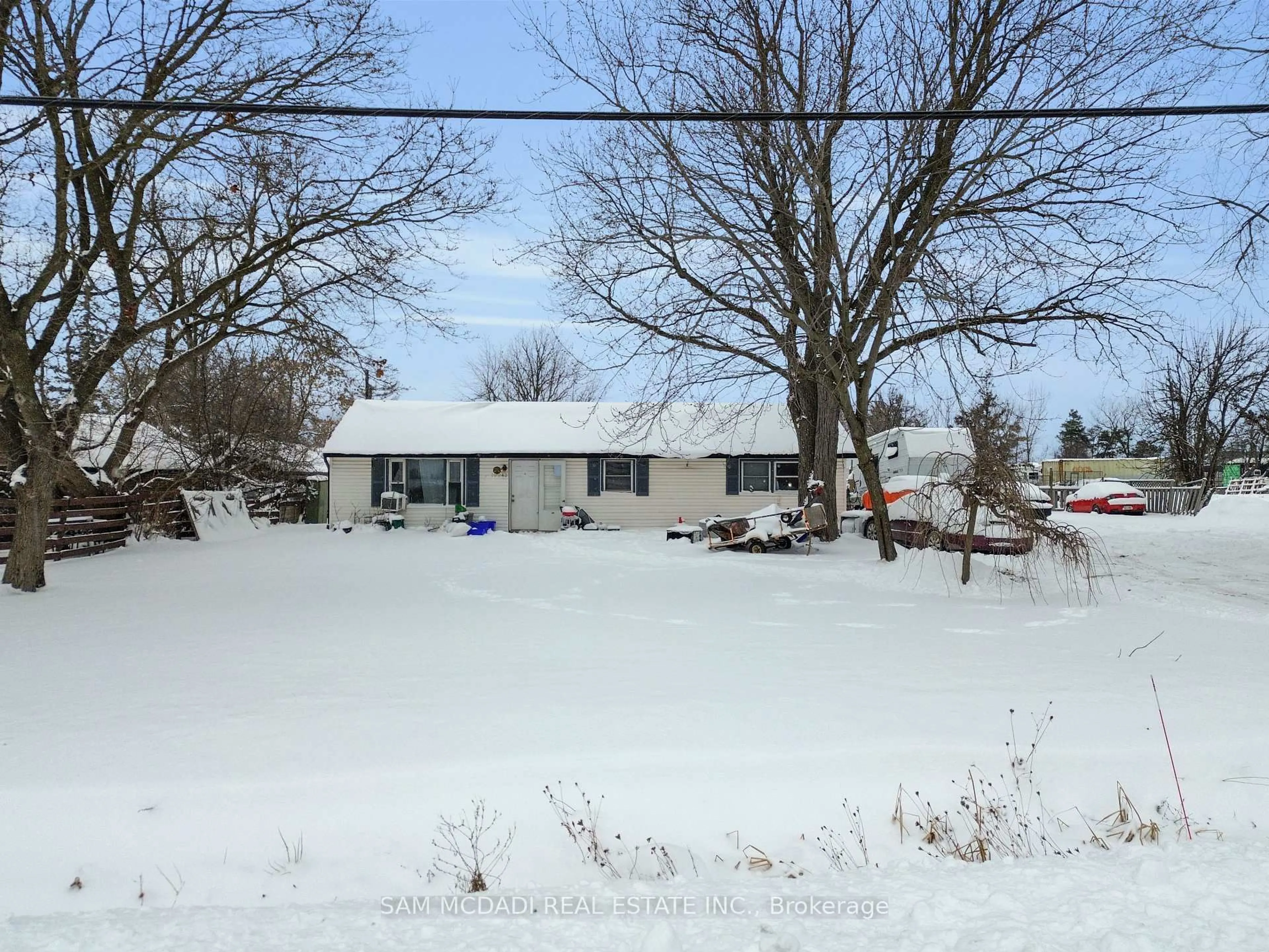 A pic from outside/outdoor area/front of a property/back of a property/a pic from drone, street for 10043 Britannia Rd, Milton Ontario L9T 7G5