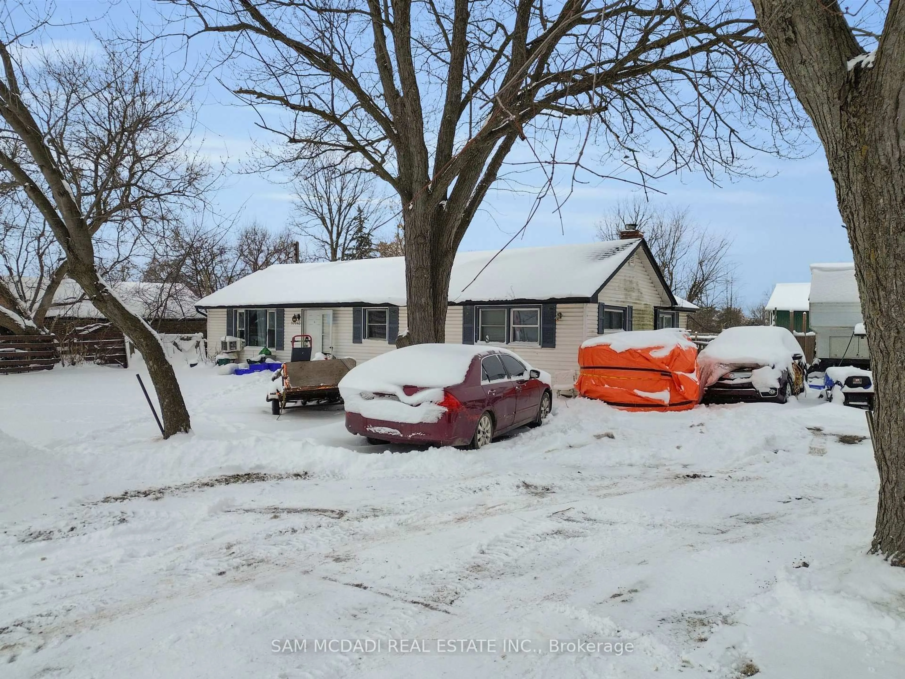 A pic from outside/outdoor area/front of a property/back of a property/a pic from drone, street for 10043 Britannia Rd, Milton Ontario L9T 7G5