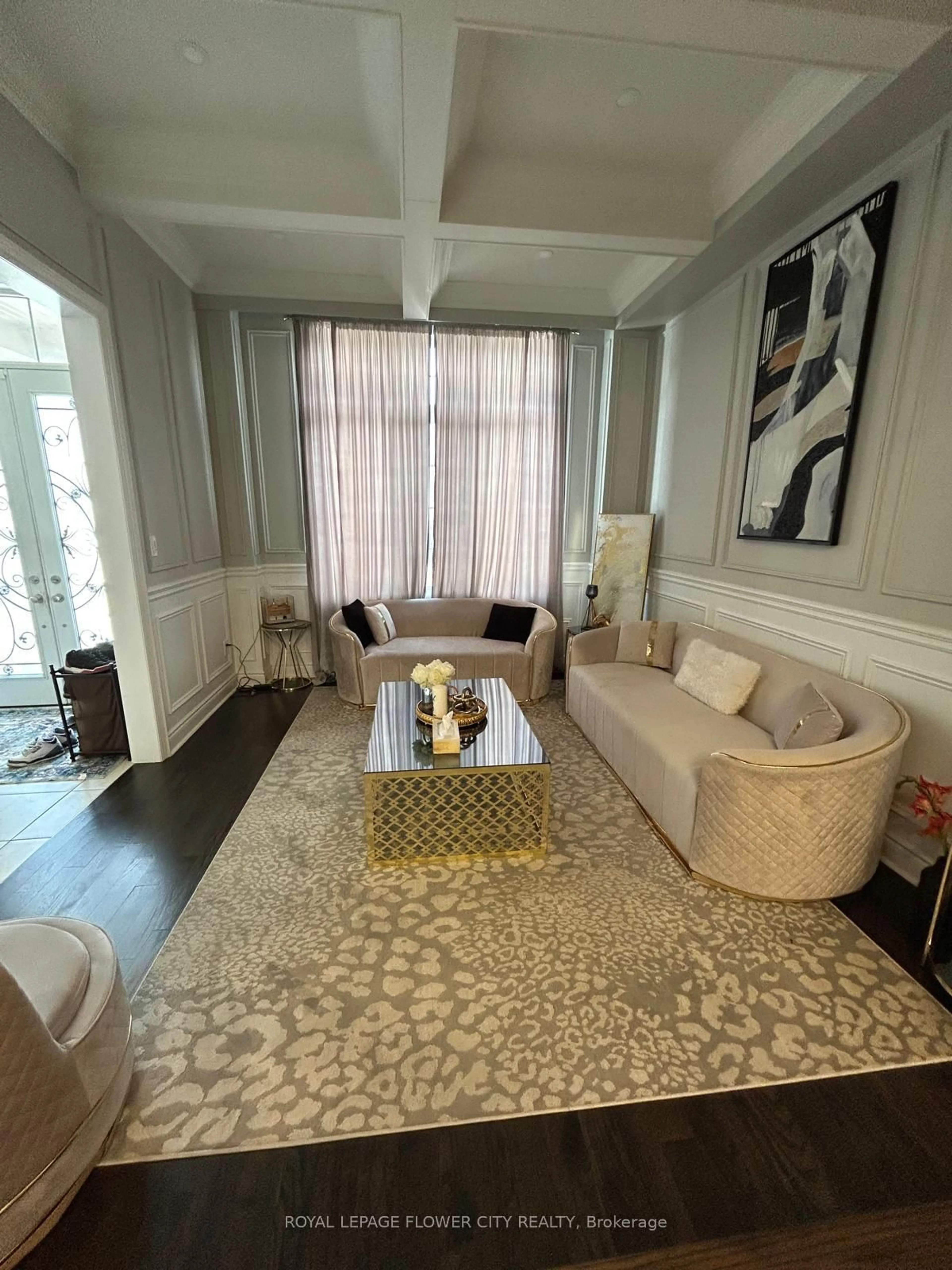 Living room with furniture, unknown for 29 Adamsville Rd, Brampton Ontario L6X 1P3