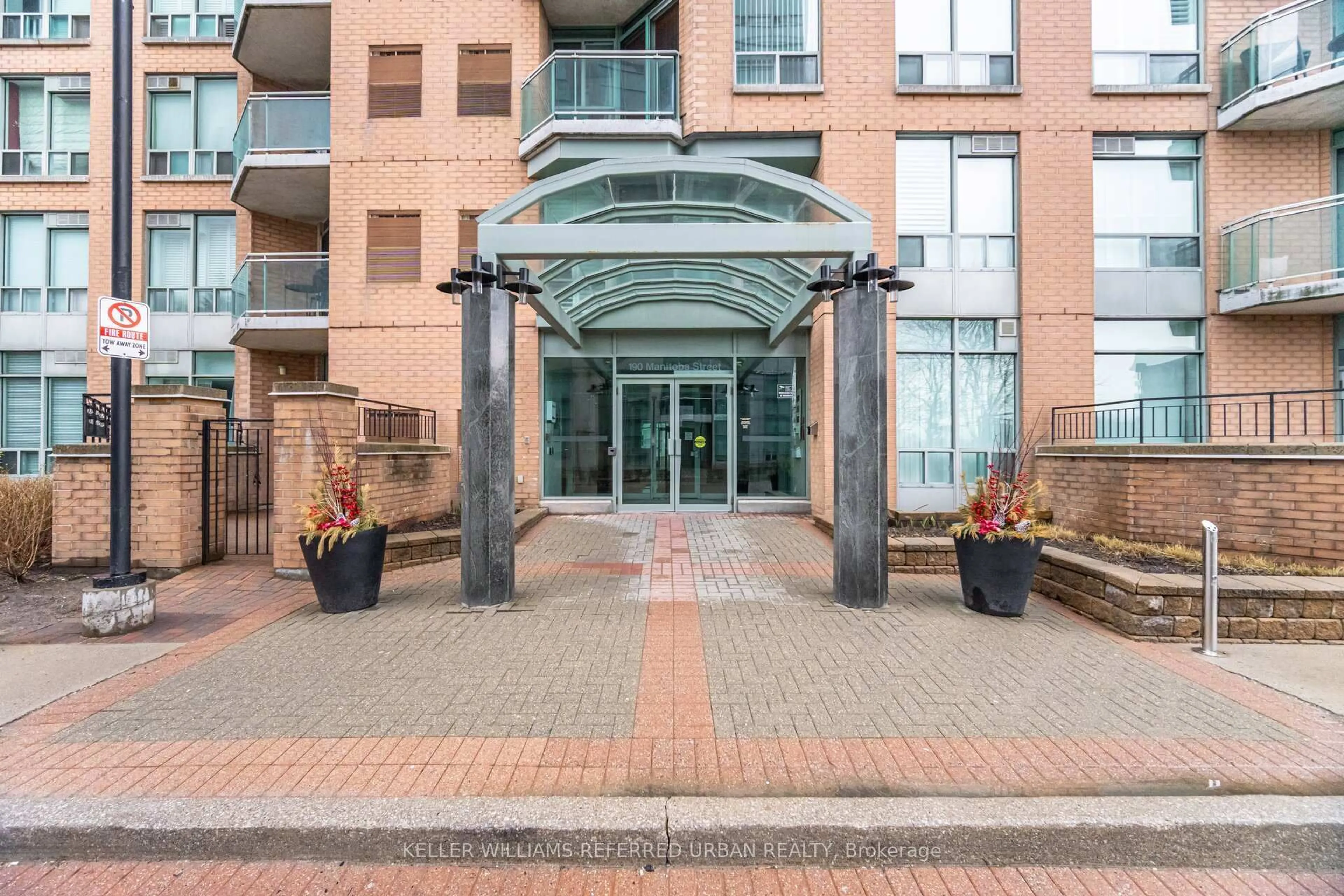 Indoor foyer for 190 Manitoba St #707, Toronto Ontario M8Y 3Y8