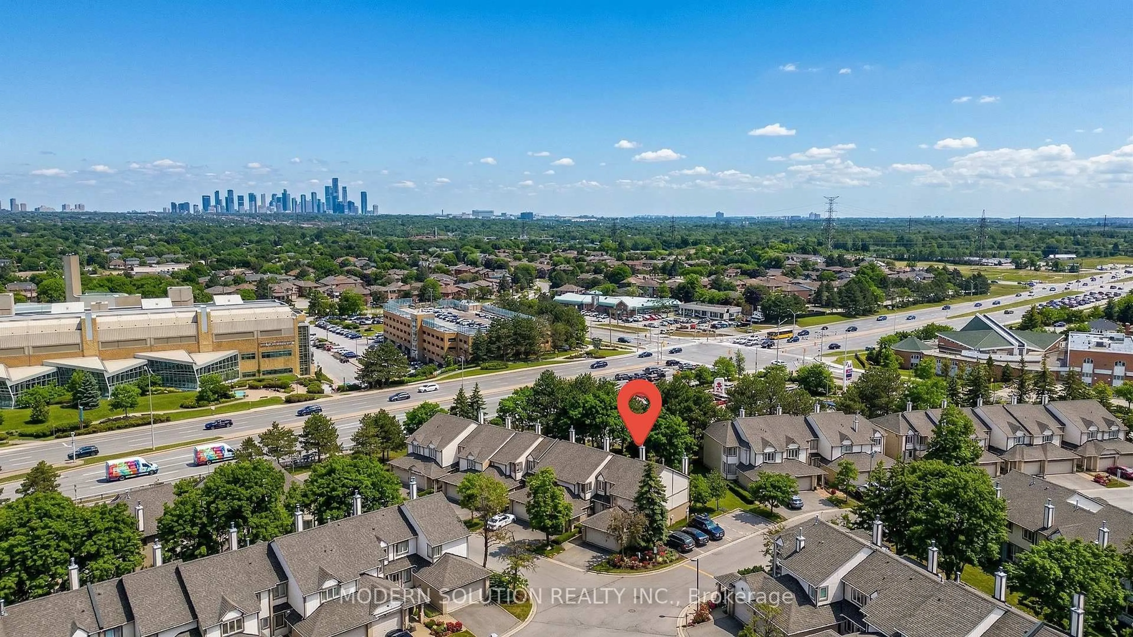 A pic from outside/outdoor area/front of a property/back of a property/a pic from drone, city buildings view from balcony for 2275 Credit Valley Rd #58, Mississauga Ontario L5M 4N5