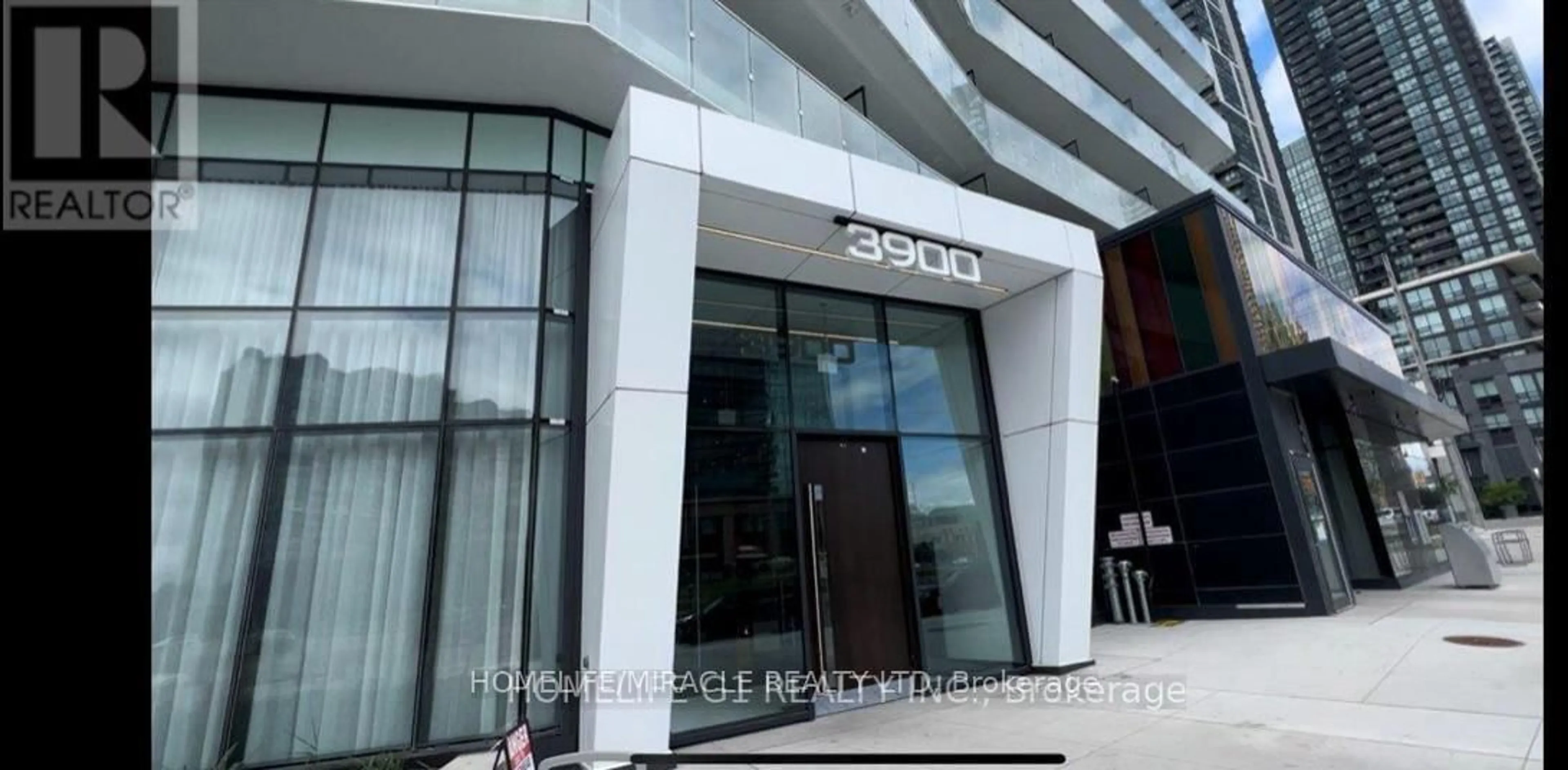 Indoor foyer for 3900 Confederation Pkwy #2001, Mississauga Ontario L5B 0M3