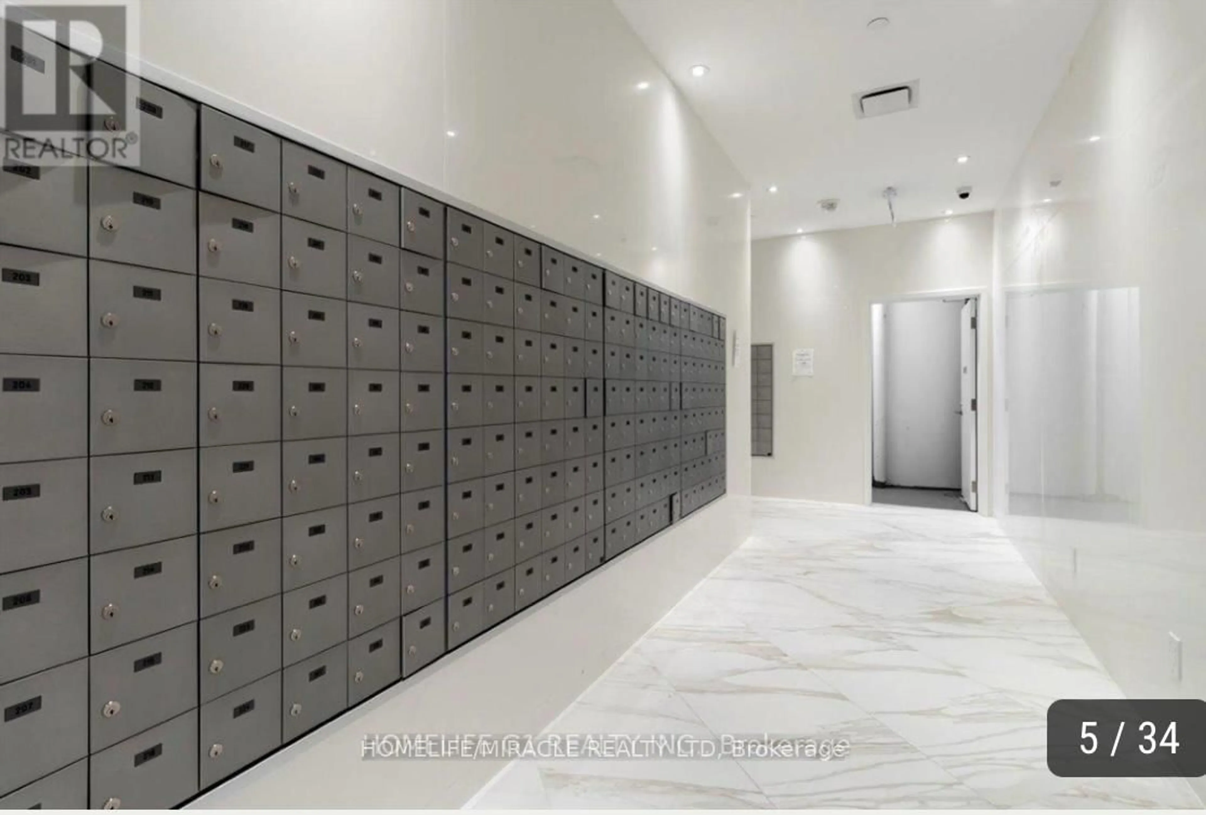 Storage room or clothes room or walk-in closet for 3900 Confederation Pkwy #2001, Mississauga Ontario L5B 0M3