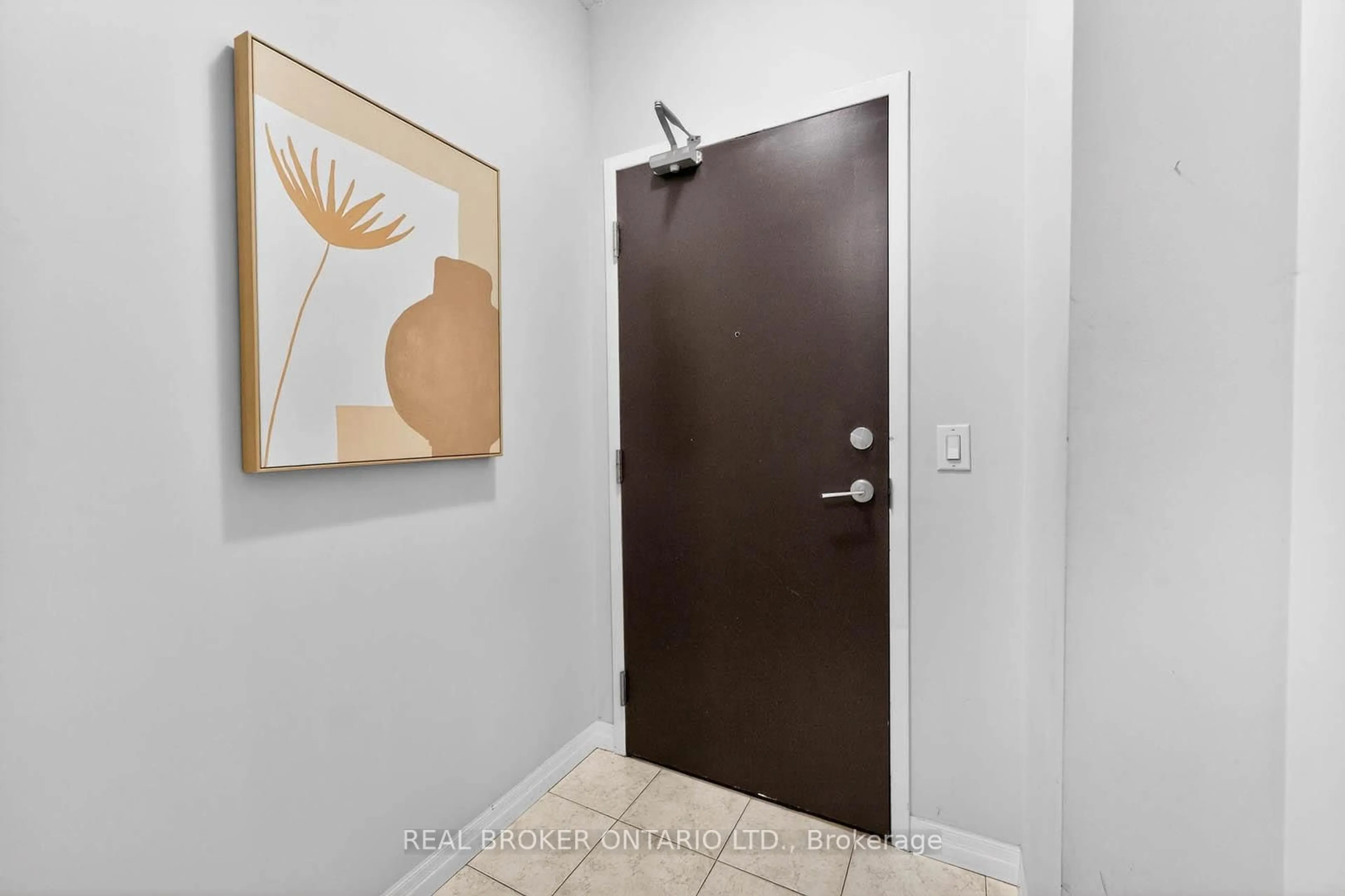 Indoor entryway for 225 Webb Dr #908, Mississauga Ontario L5B 4P2