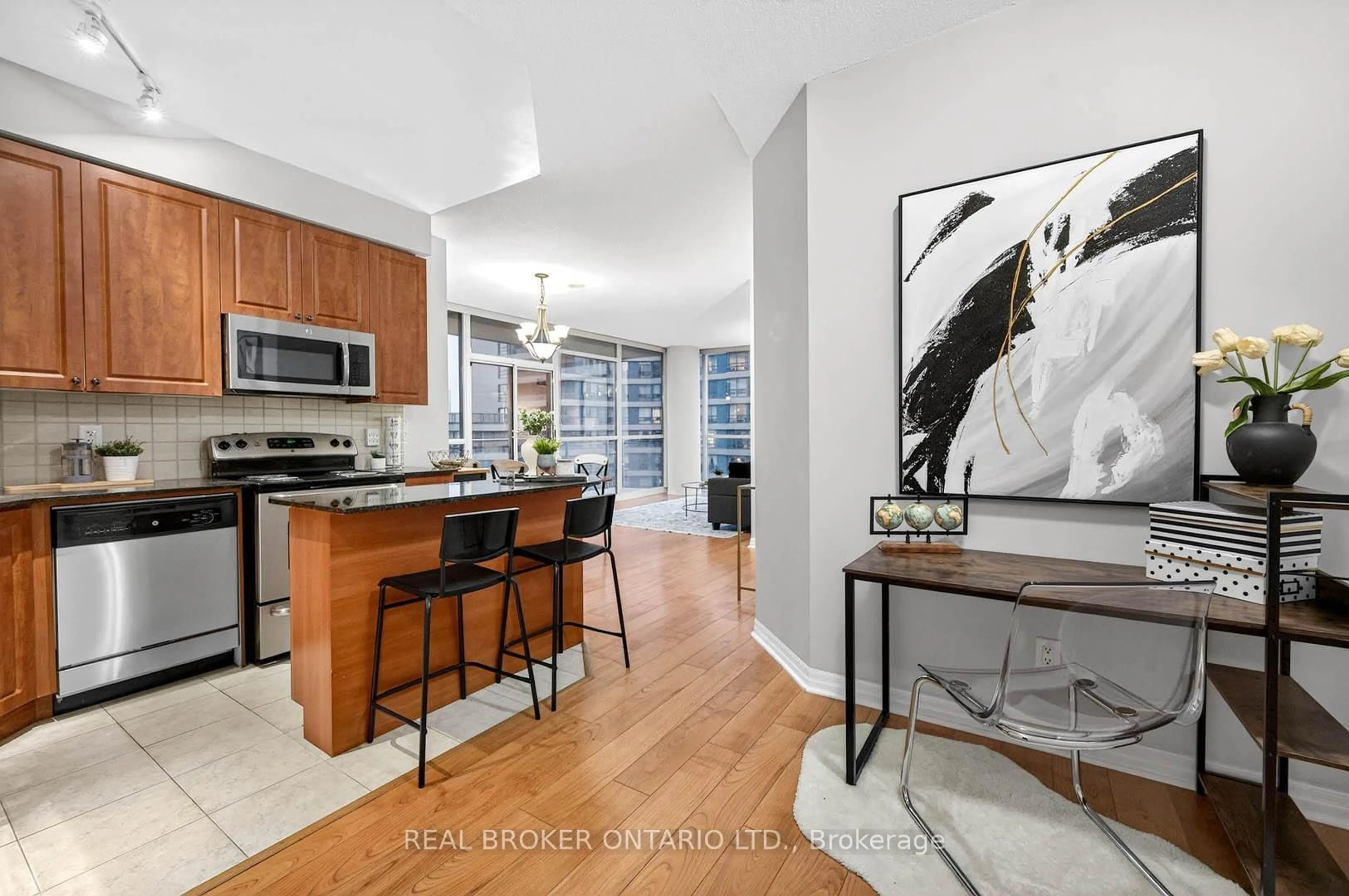 Open concept kitchen, unknown for 225 Webb Dr #908, Mississauga Ontario L5B 4P2