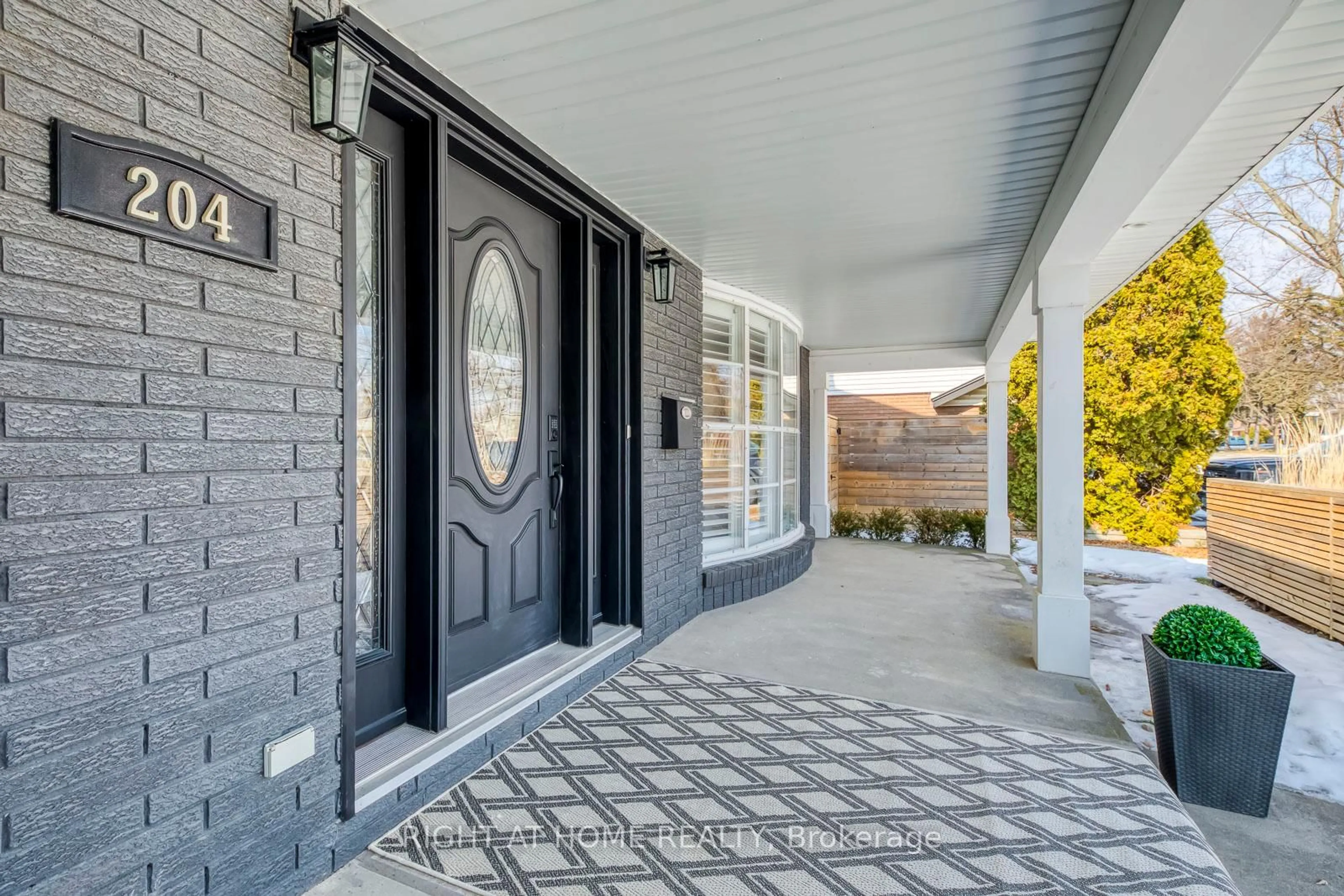 Unknown for 204 Walkers Line, Burlington Ontario L7N 2C3