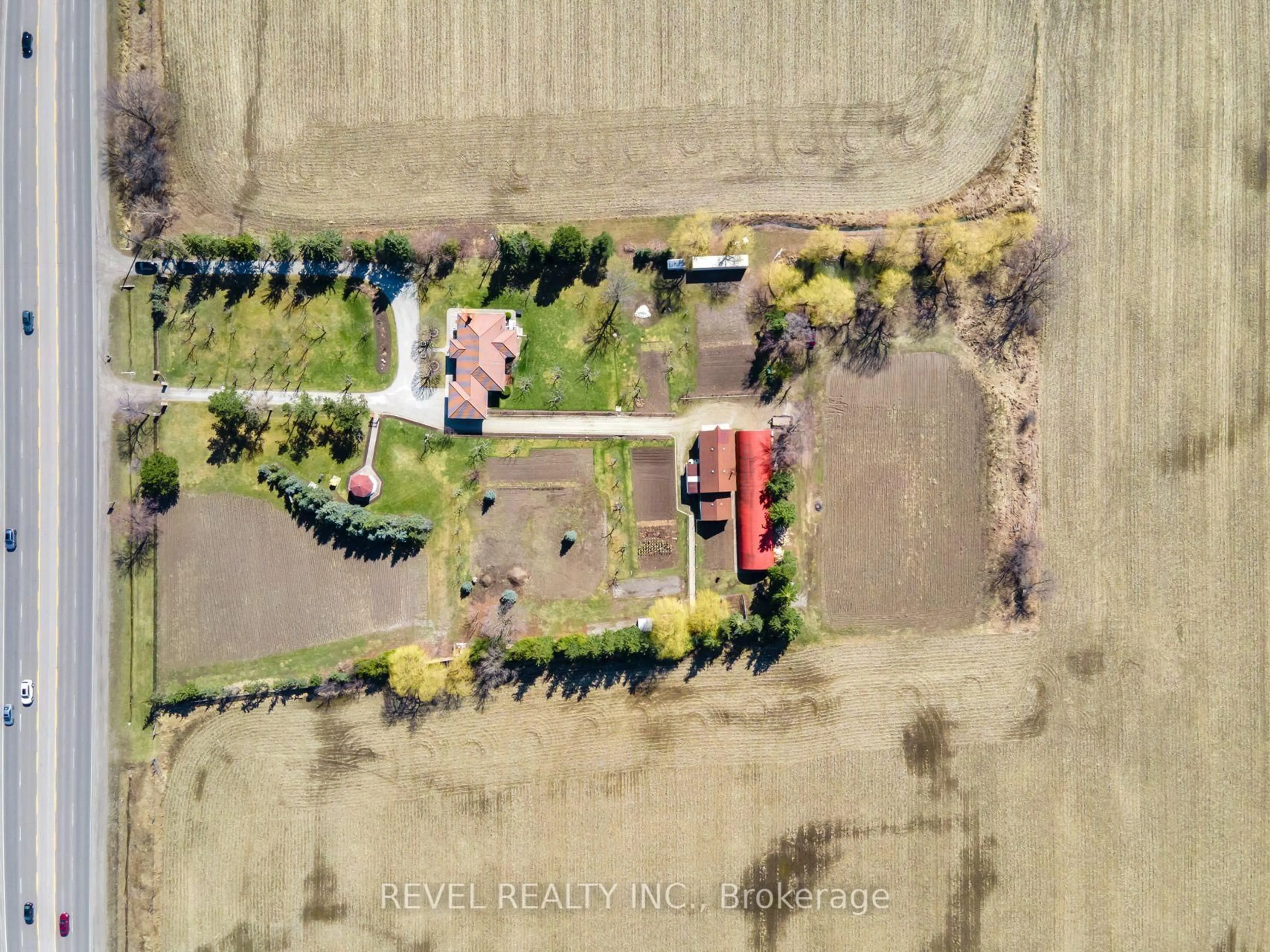 A pic from outside/outdoor area/front of a property/back of a property/a pic from drone, street for 13478 Hurontario St, Caledon Ontario L7C 2B9
