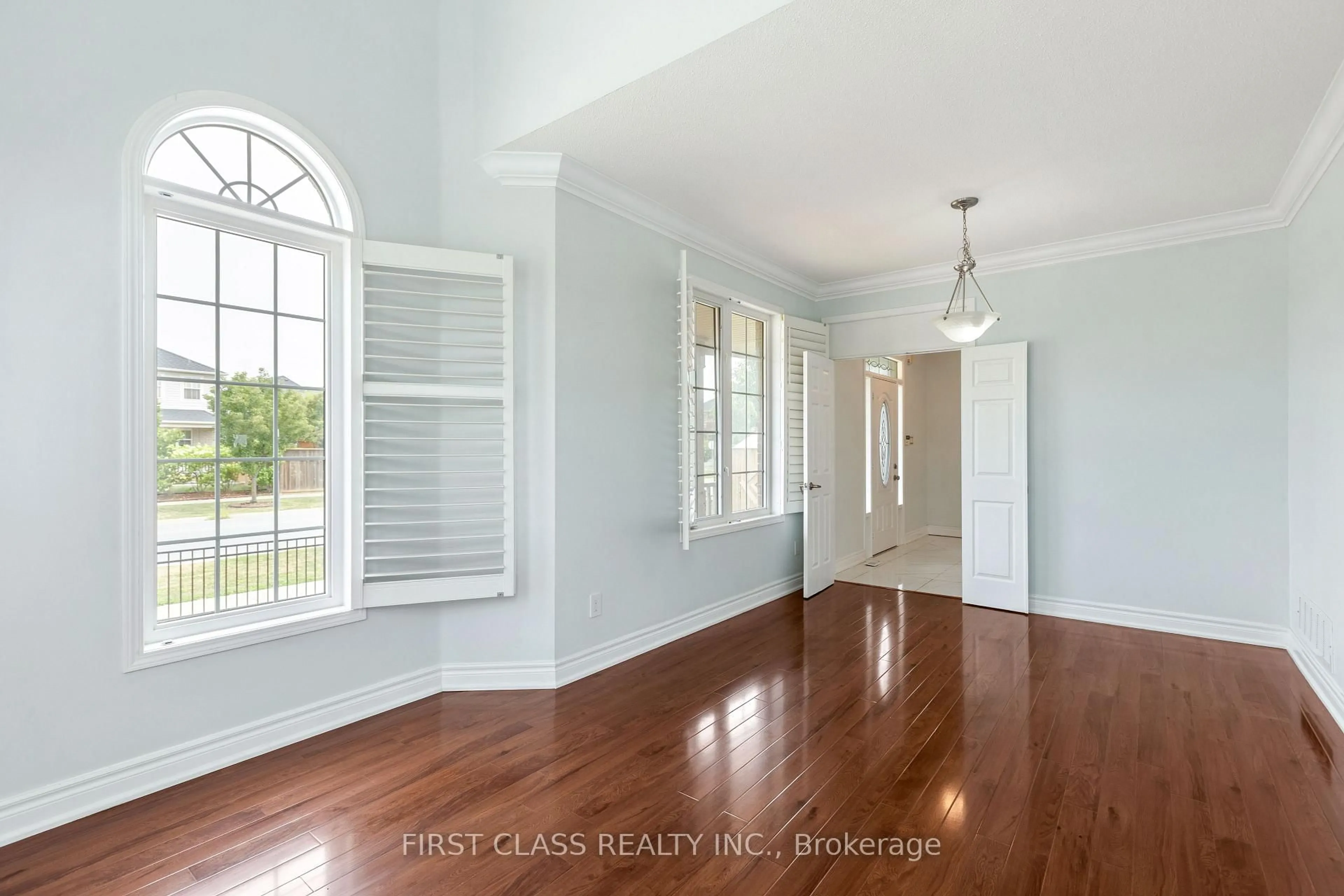 Indoor entryway for 802 Yates Dr, Milton Ontario L9T 0E7