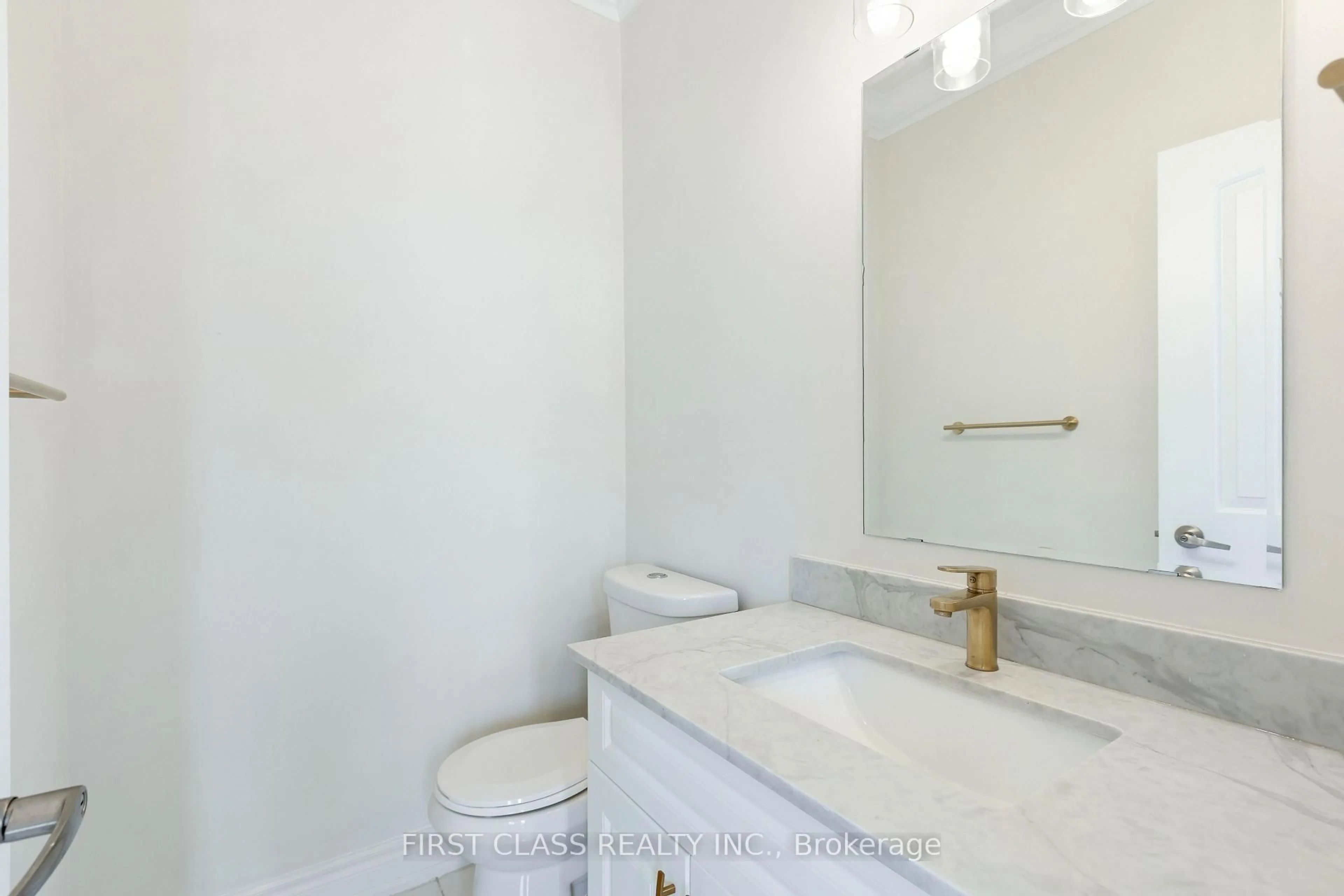 Standard bathroom, unknown for 802 Yates Dr, Milton Ontario L9T 0E7