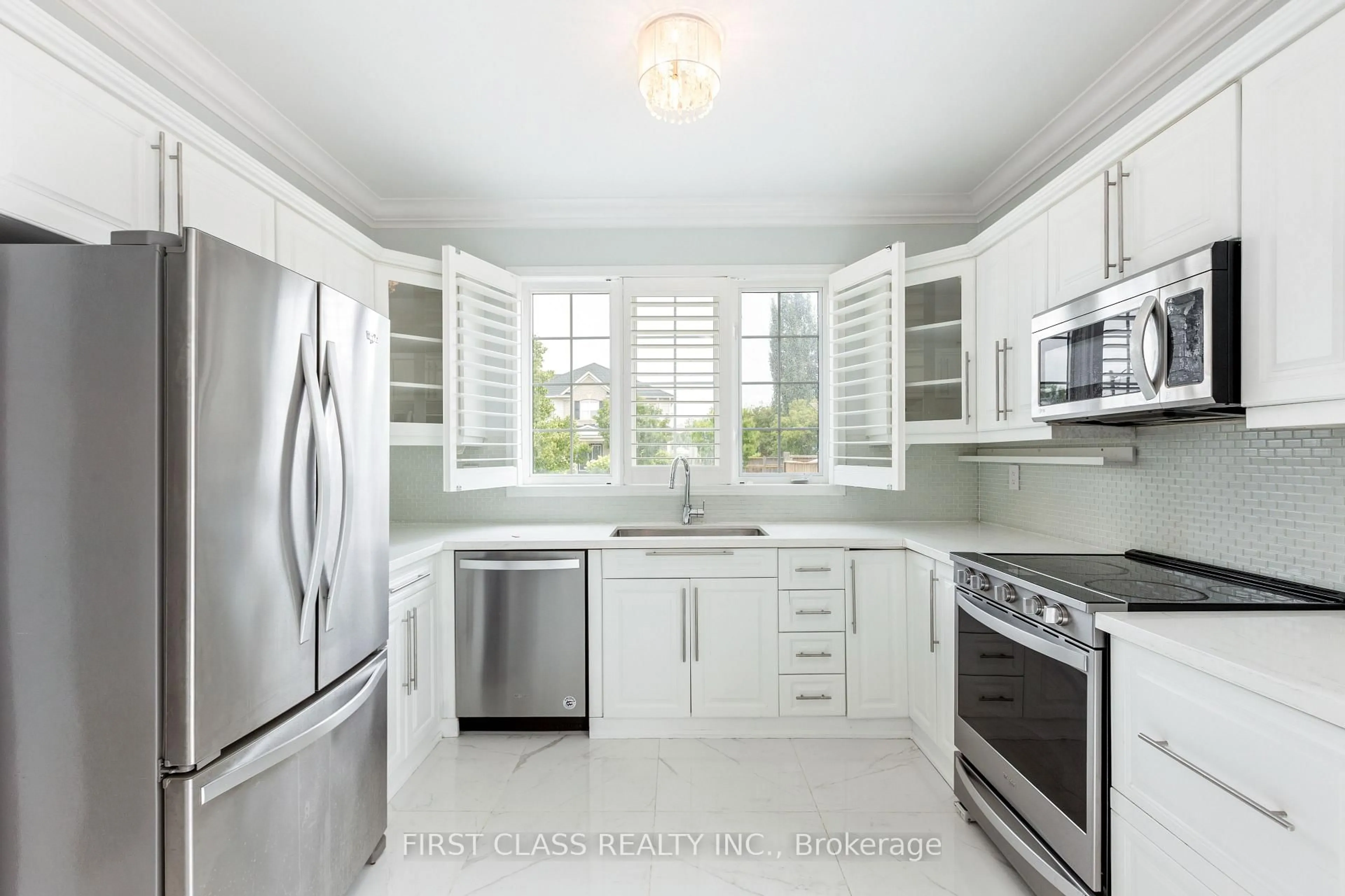 Contemporary kitchen, ceramic/tile floor for 802 Yates Dr, Milton Ontario L9T 0E7