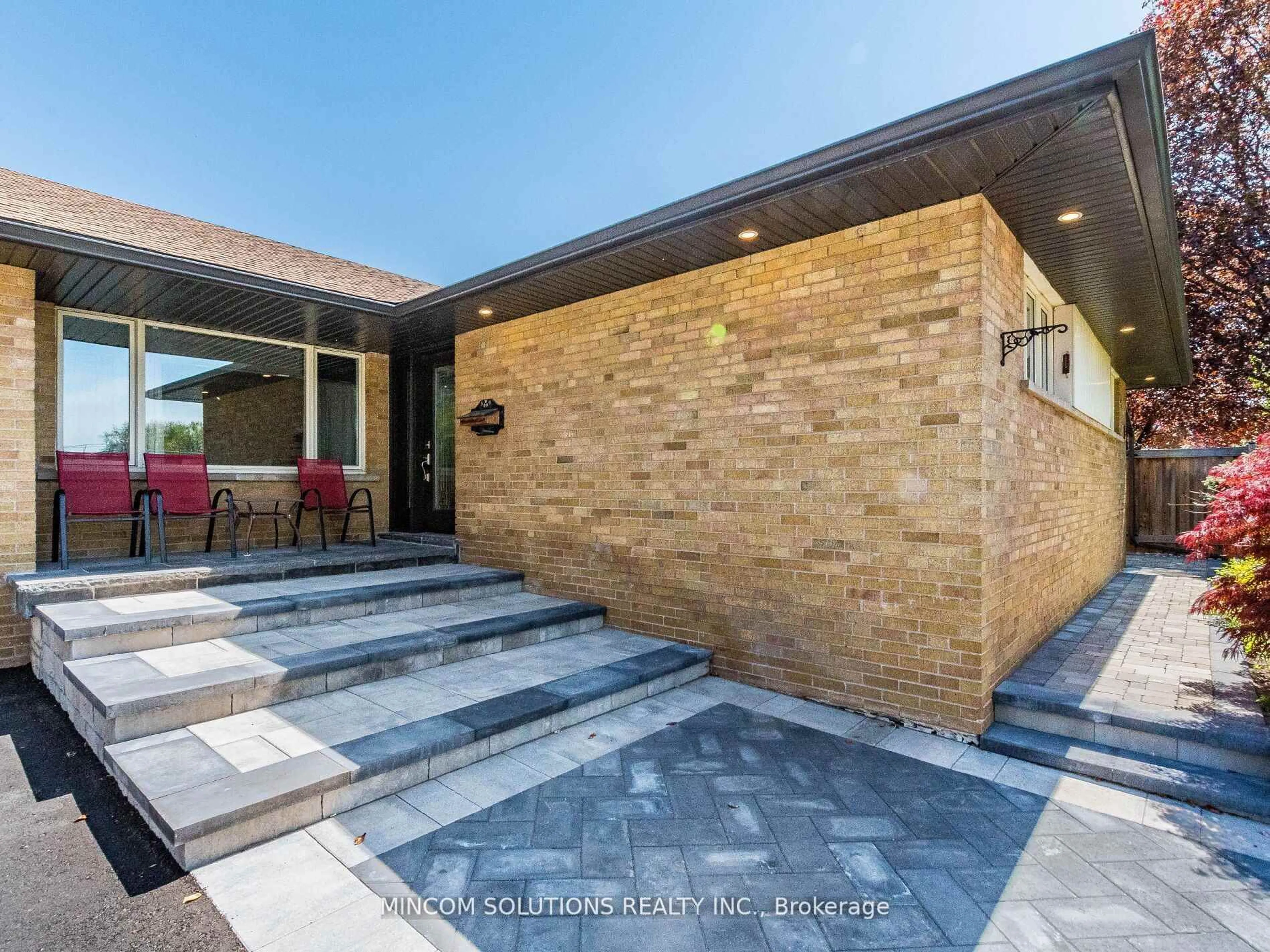 Home with brick exterior material, street for 37 Suburban Dr, Mississauga Ontario L5N 1G8