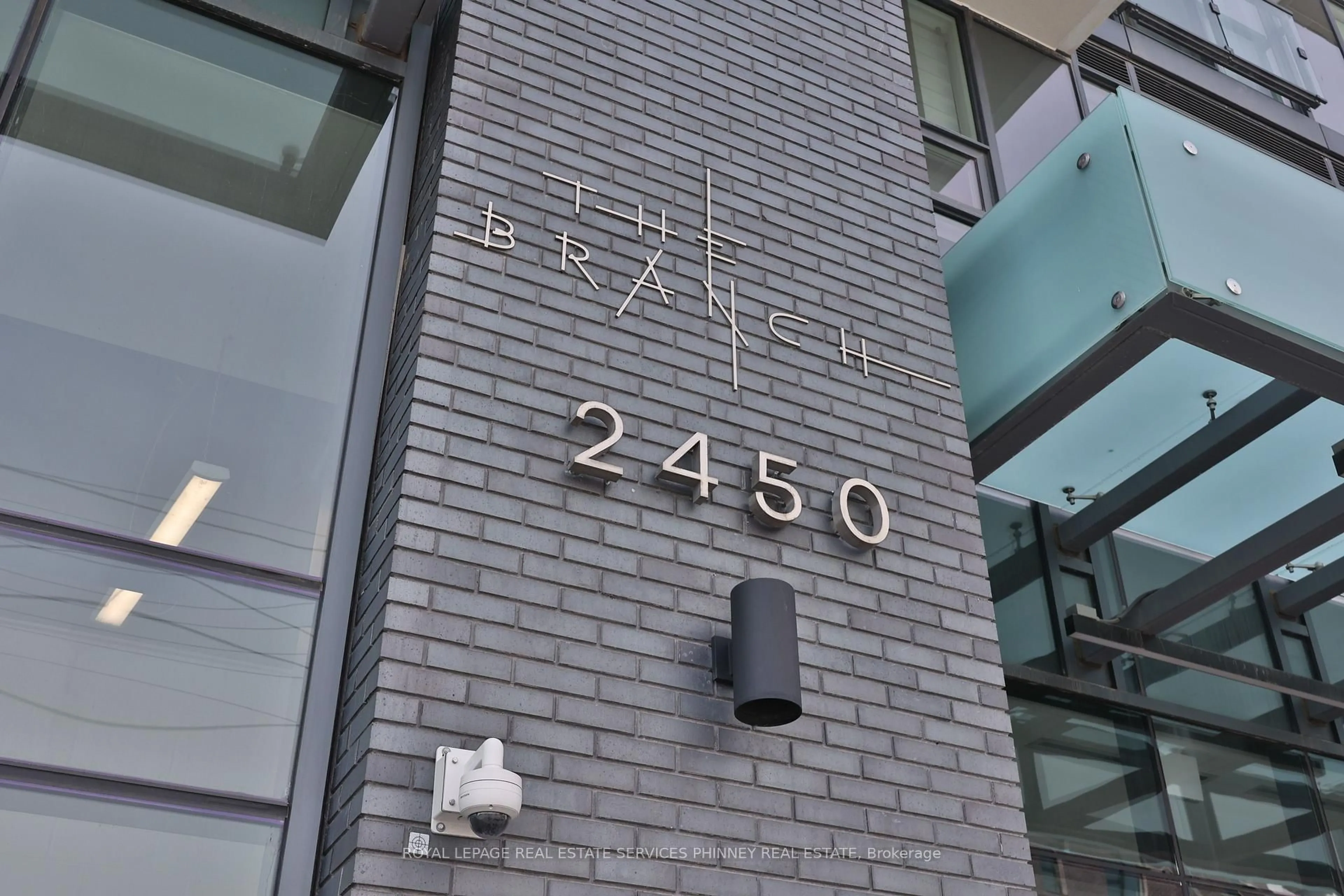 Indoor foyer for 2450 Old Bronte Rd #716, Oakville Ontario L6M 4J2