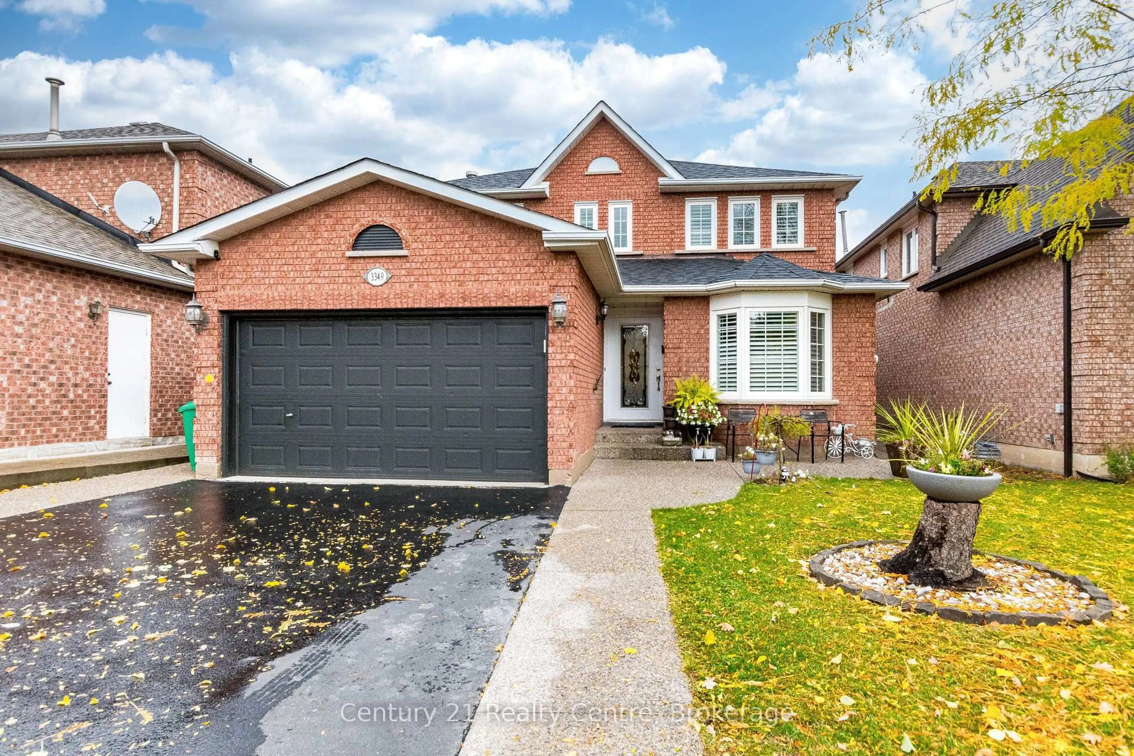 Home with brick exterior material, street for 3349 Loyalist Dr, Mississauga Ontario L5L 5T9