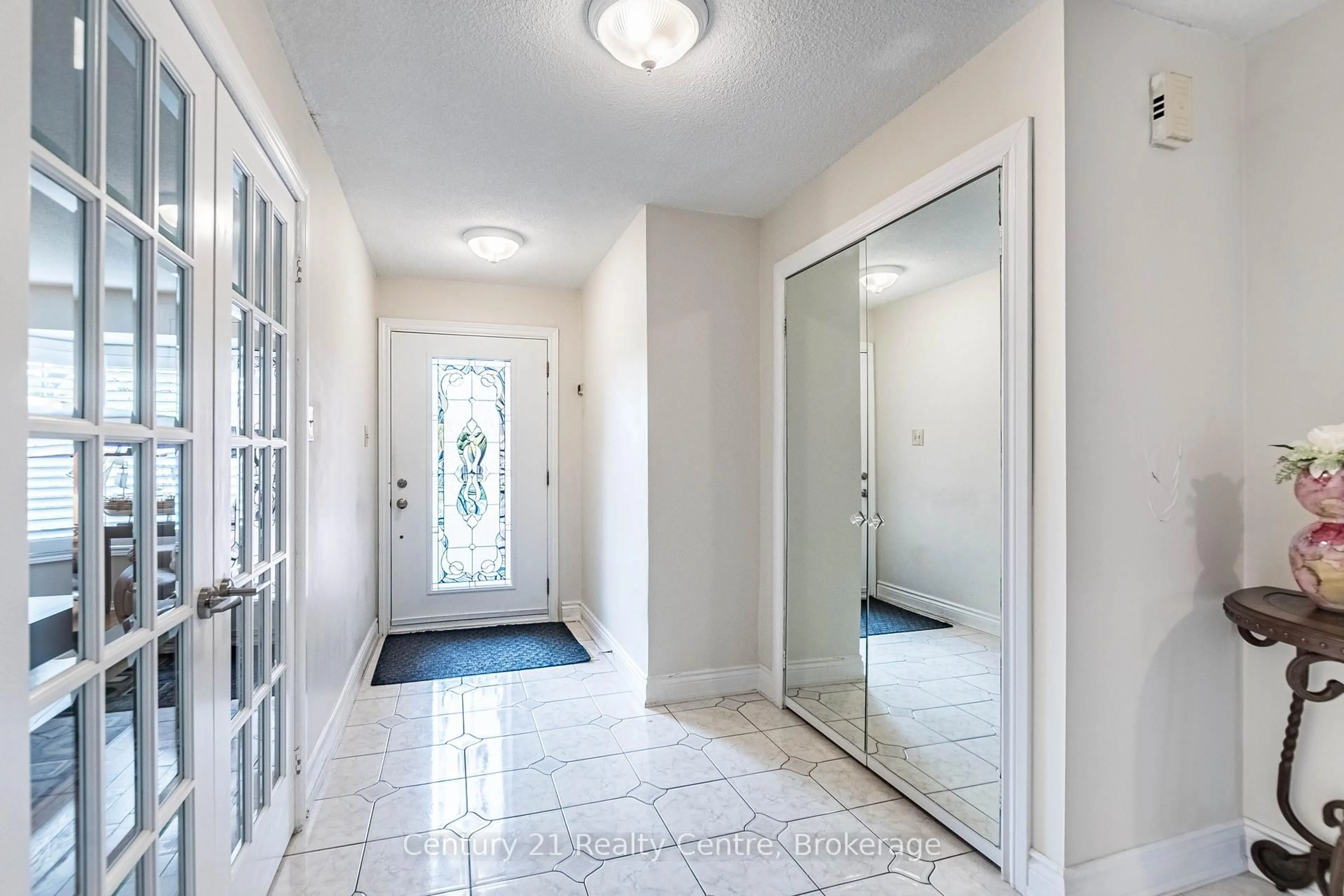 Indoor entryway for 3349 Loyalist Dr, Mississauga Ontario L5L 5T9
