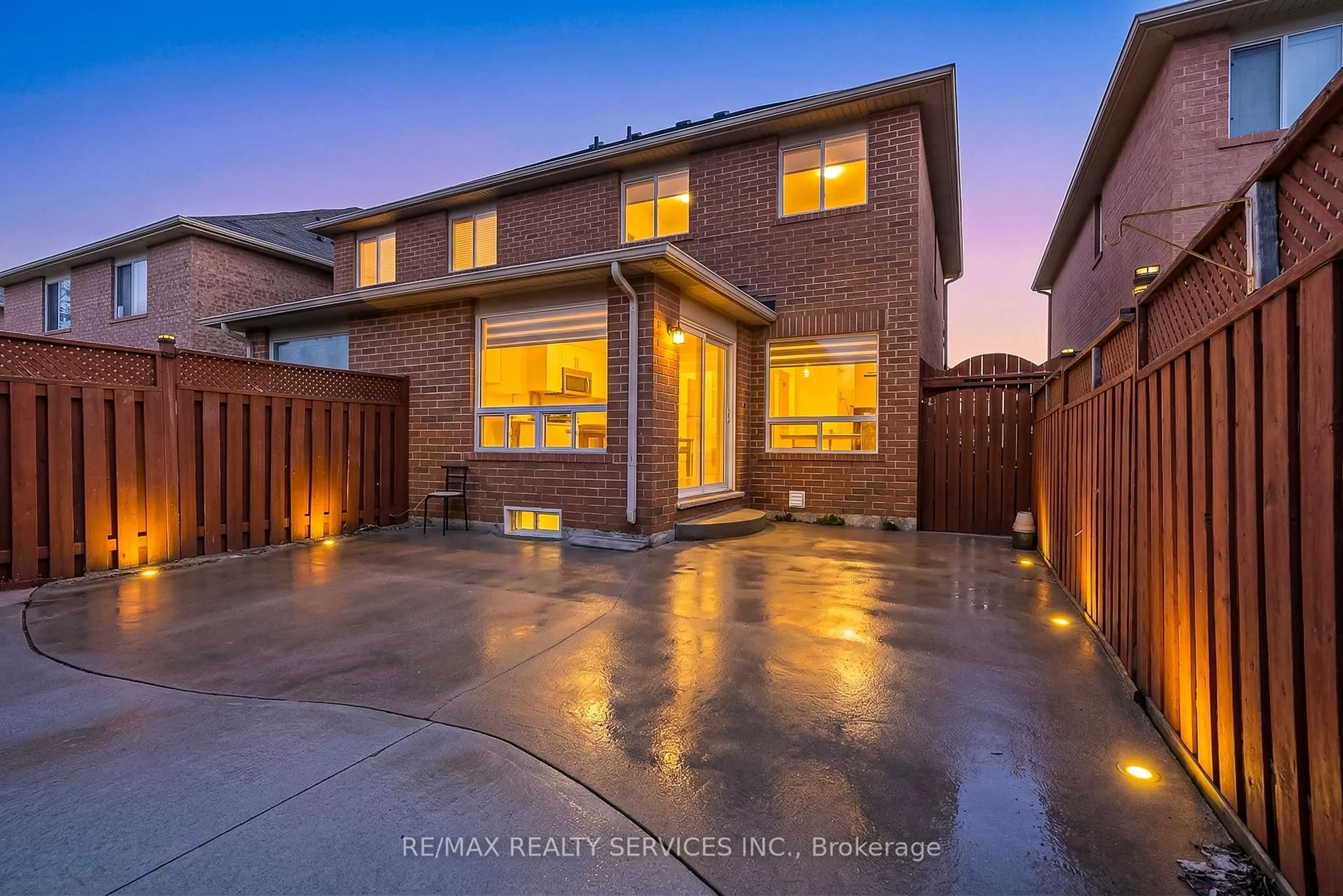 Home with brick exterior material, street for 110 Dwyer Dr, Brampton Ontario L6S 0B4