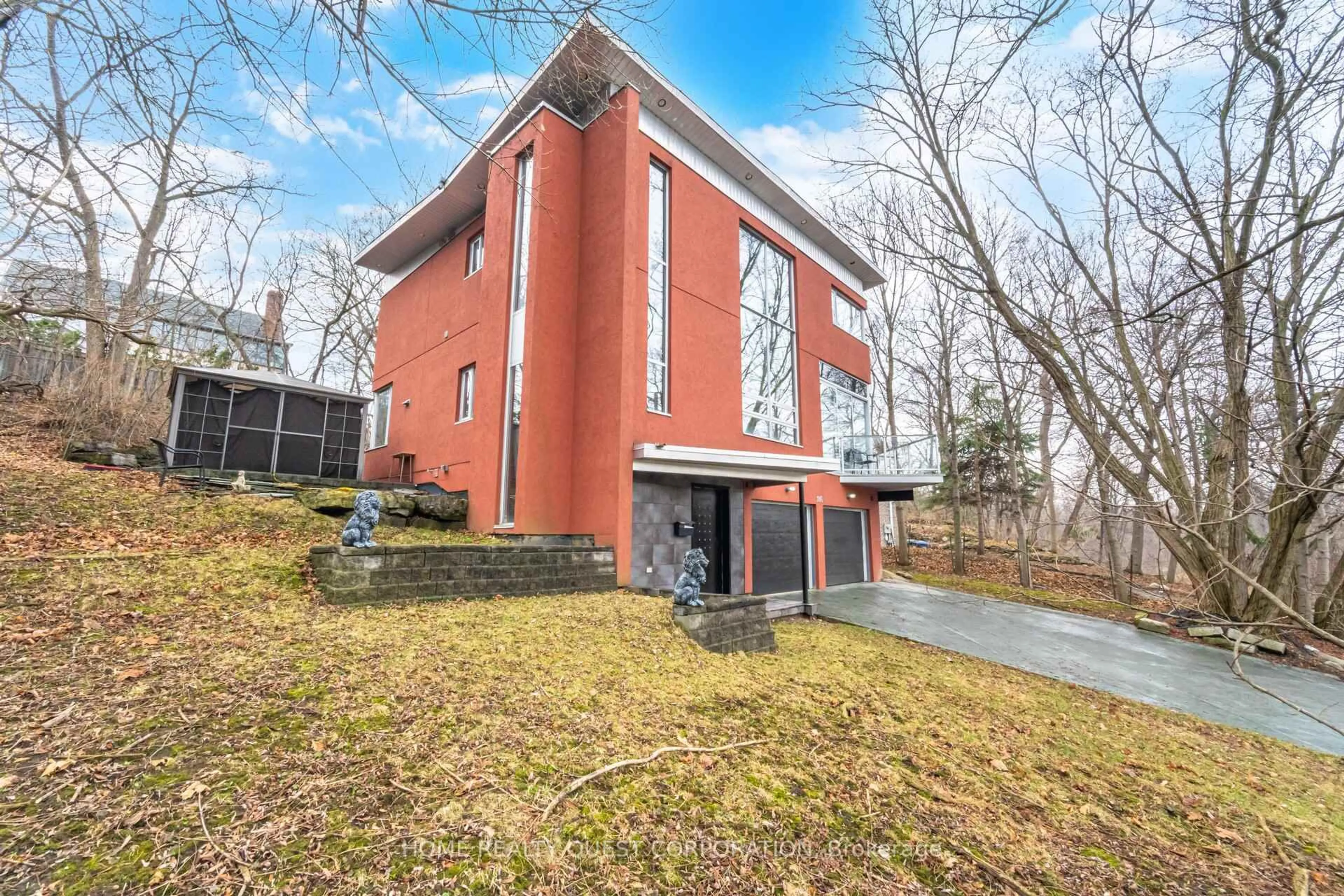 Home with brick exterior material, building for 186 Wyndham St, Mississauga Ontario L5M 1N5