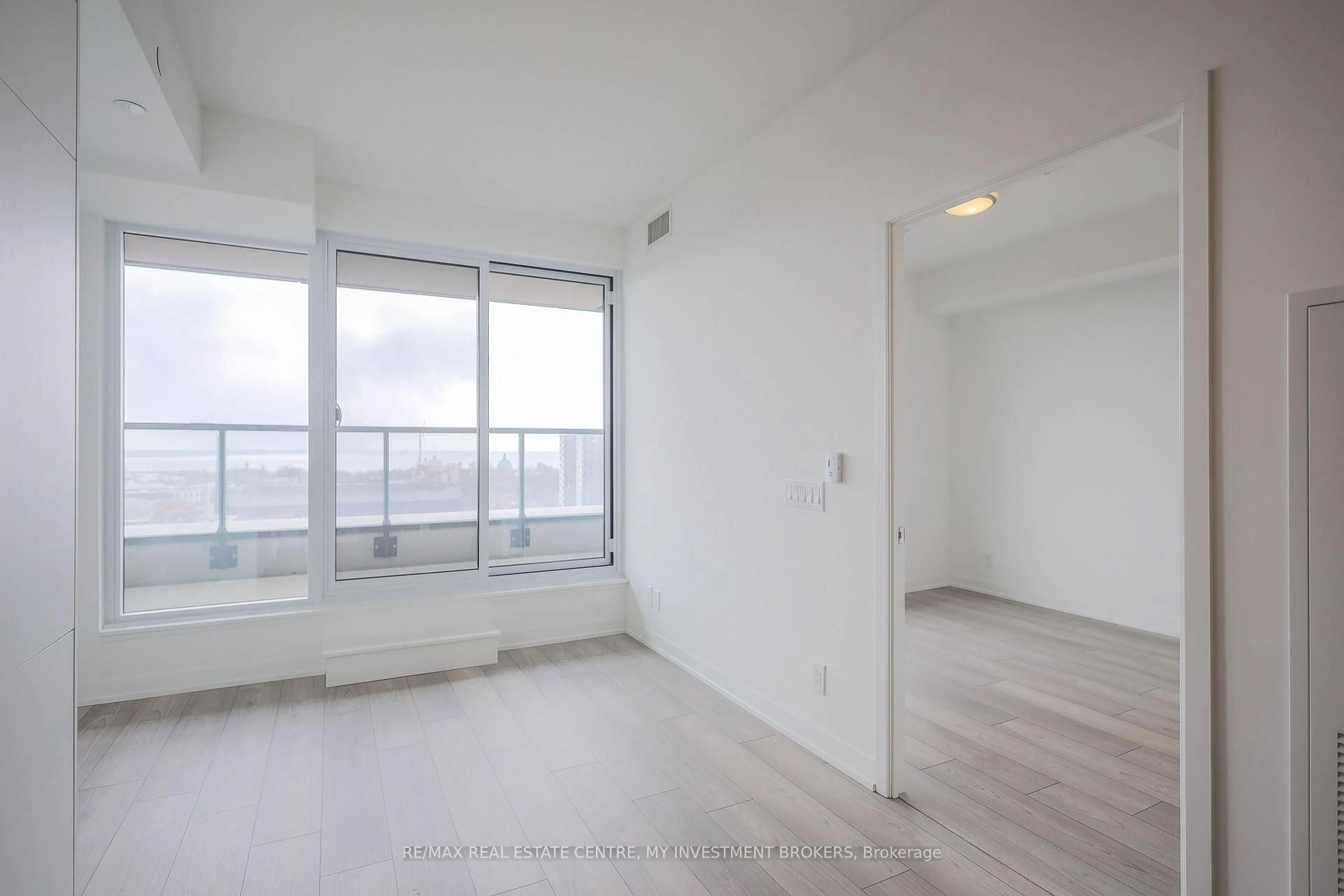 A pic of a room for 285 Dufferin St #915, Toronto Ontario M6K 0J2