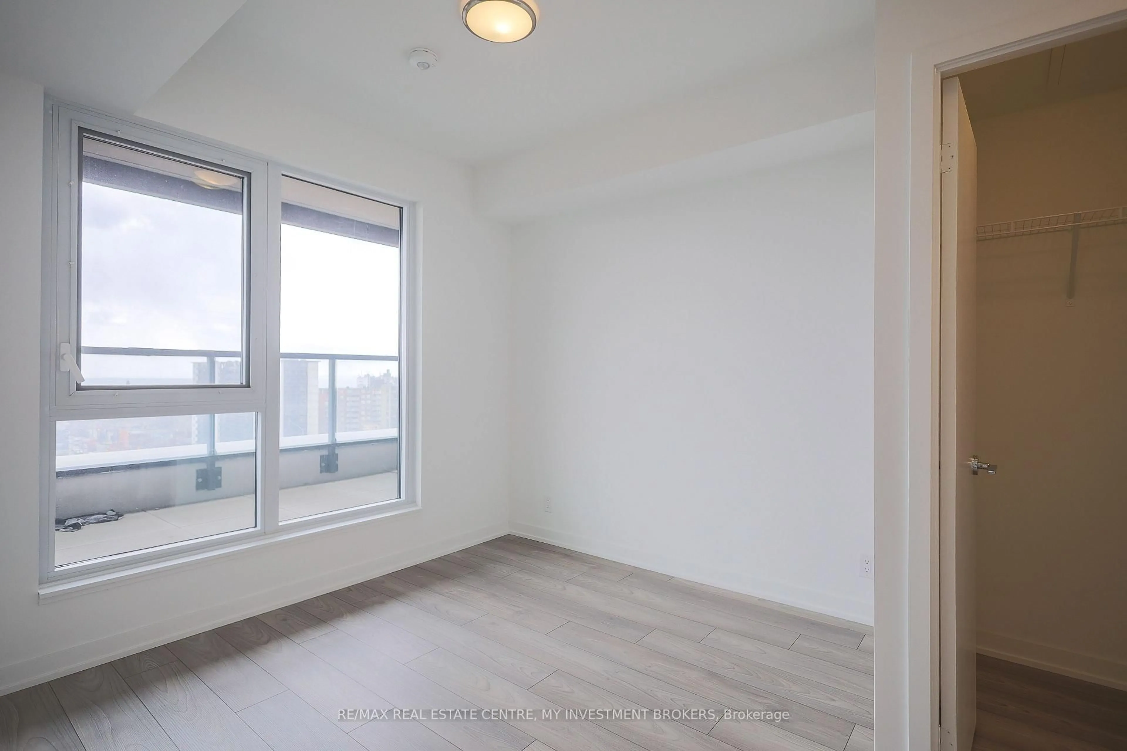 A pic of a room for 285 Dufferin St #915, Toronto Ontario M6K 0J2