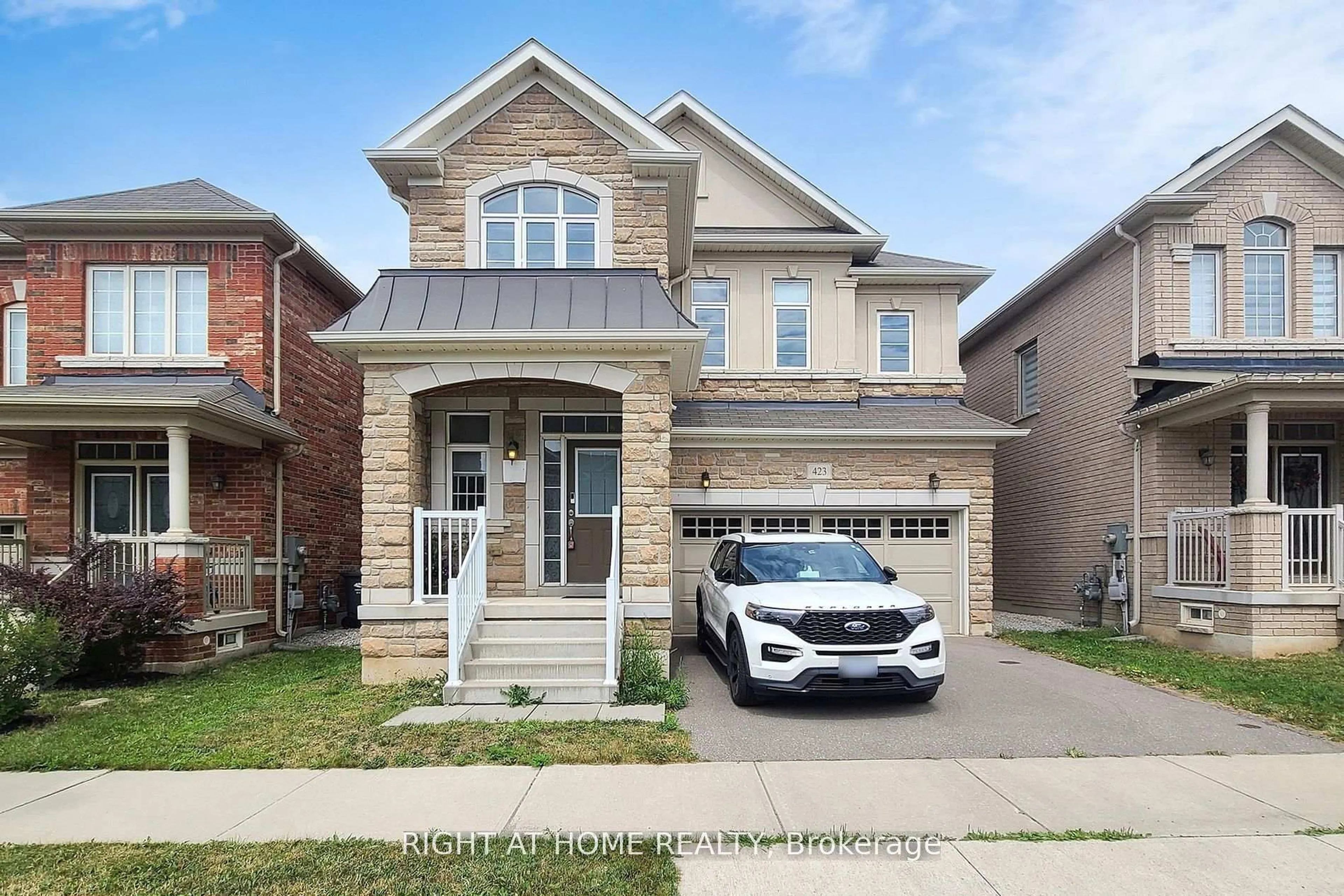 Home with brick exterior material, street for 423 Grindstone Tr, Oakville Ontario L6H 0S1