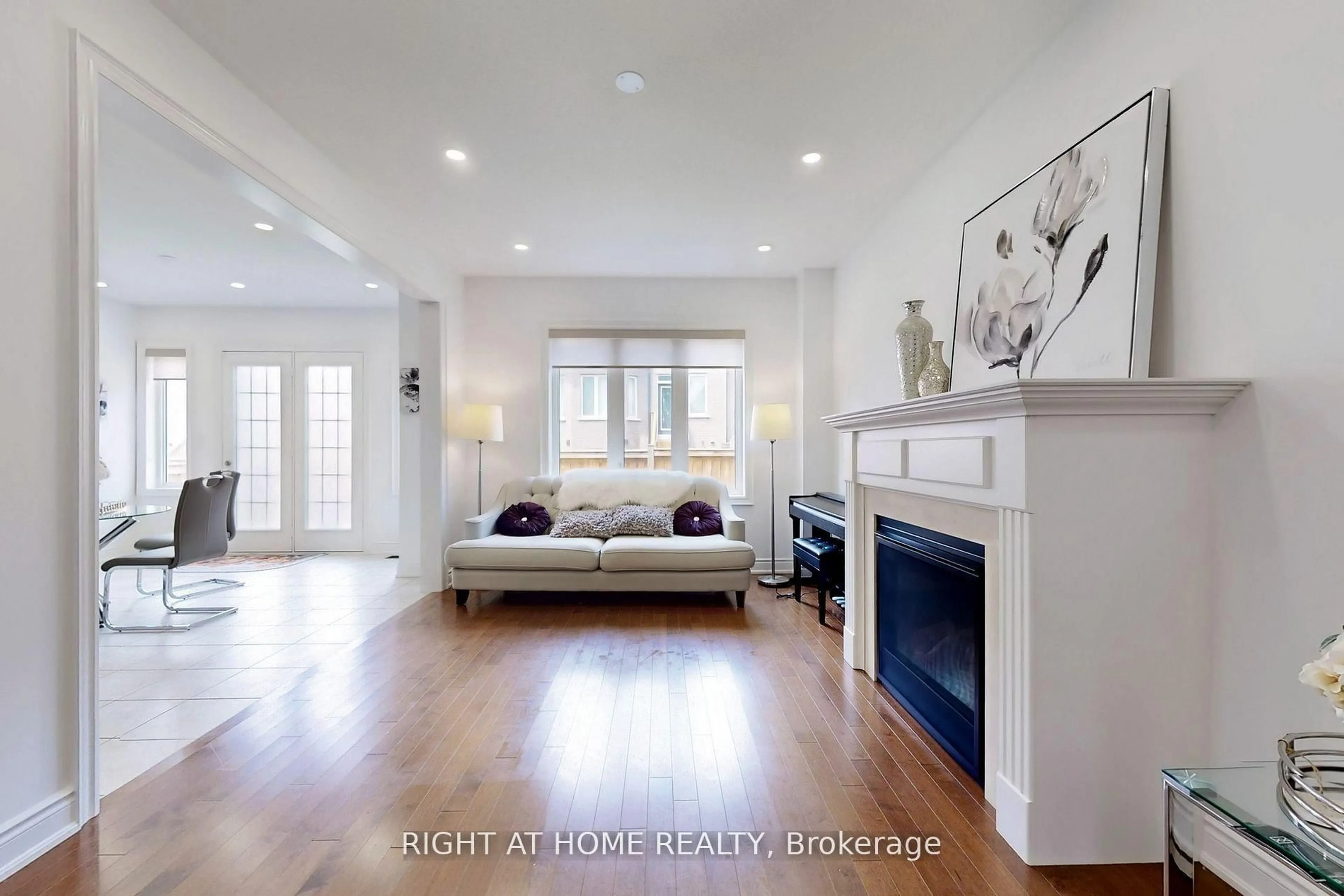 Living room with furniture, unknown for 423 Grindstone Tr, Oakville Ontario L6H 0S1