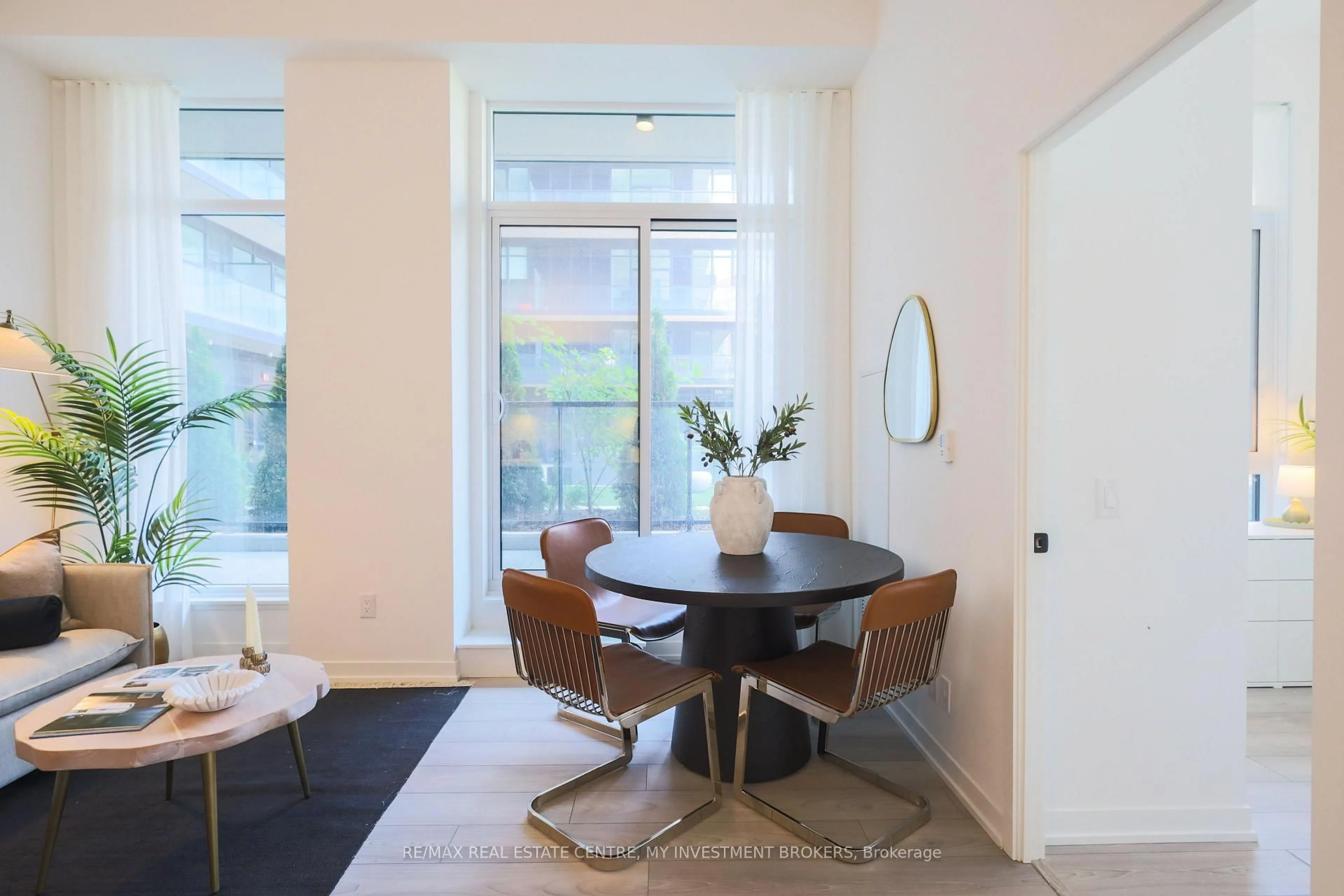 A pic of a room for 285 Dufferin St #202, Toronto Ontario M6K 0J2