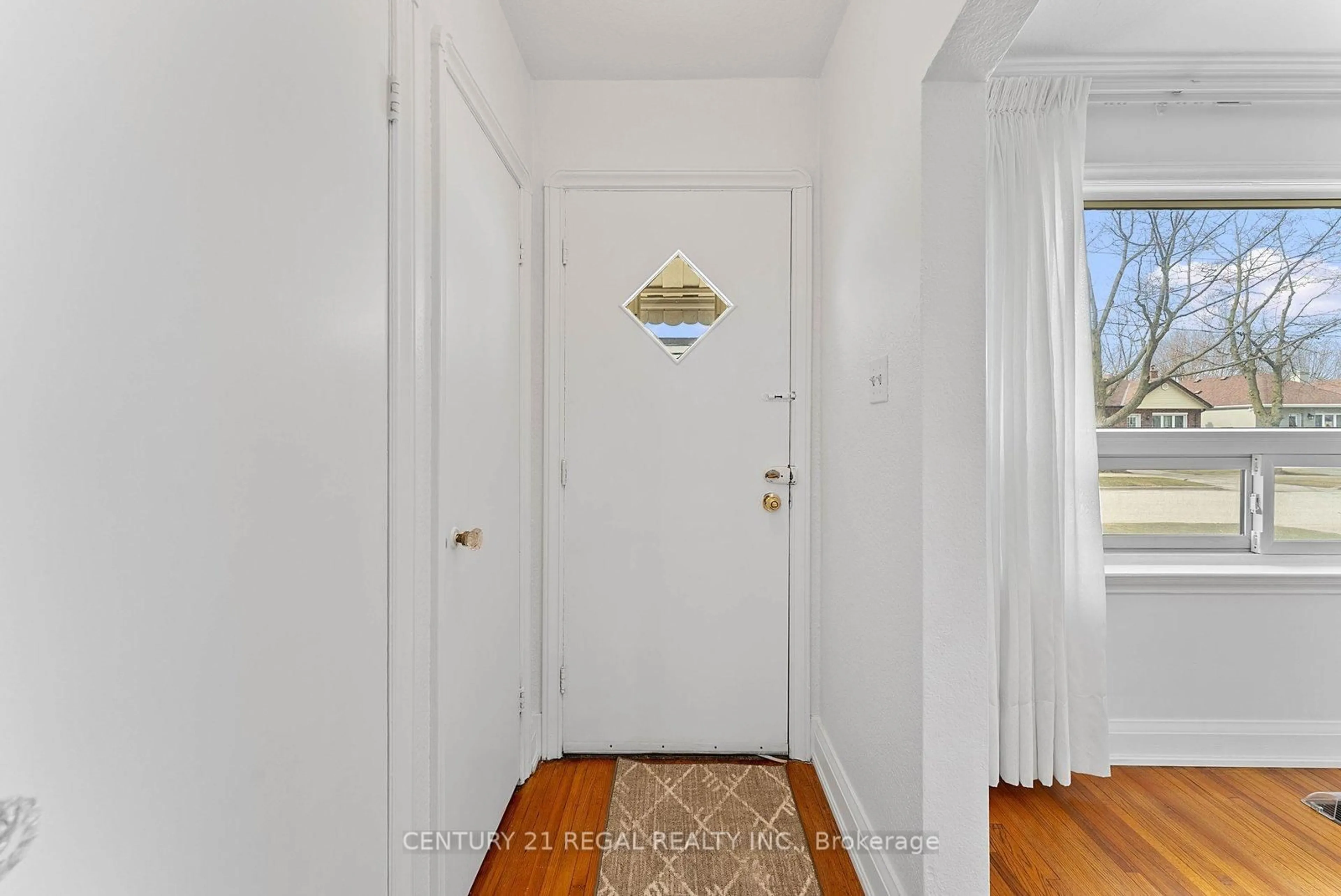 Indoor entryway for 191 Alderbrae Ave, Toronto Ontario M8W 4K4