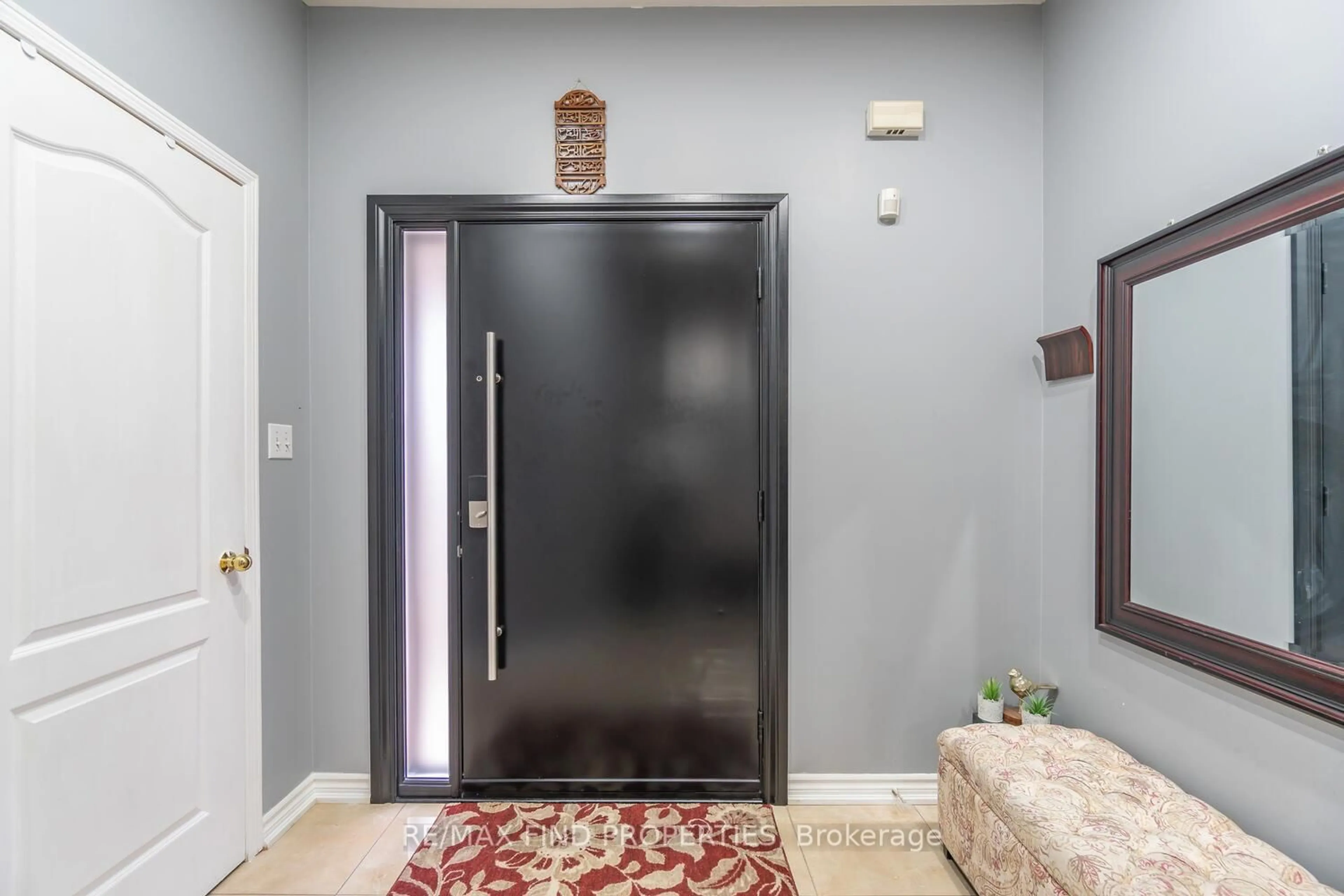 Indoor entryway for 22 Ashmere Rd, Brampton Ontario L7A 1W9