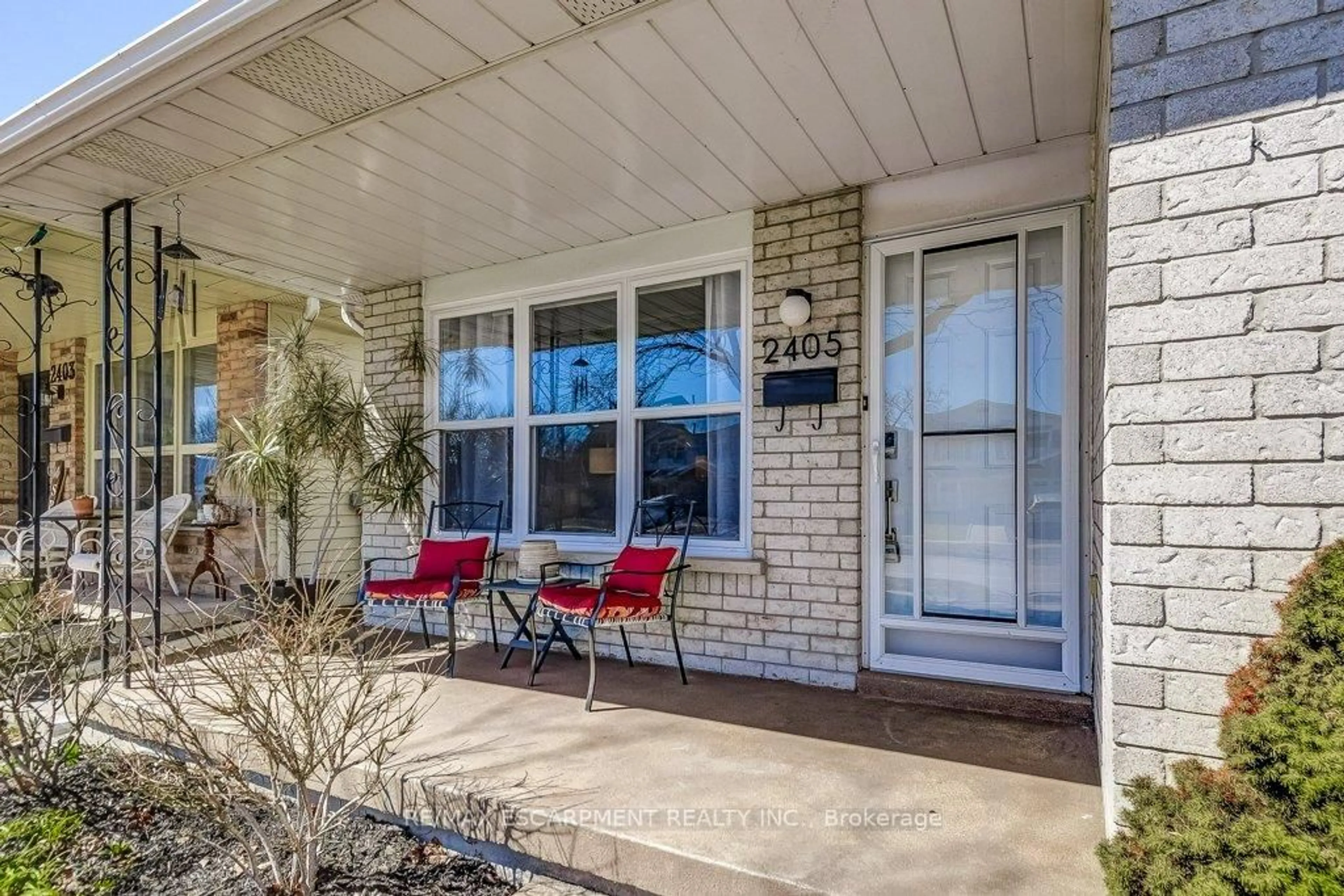 Unknown for 2405 Malcom Cres, Burlington Ontario L7P 3Y5