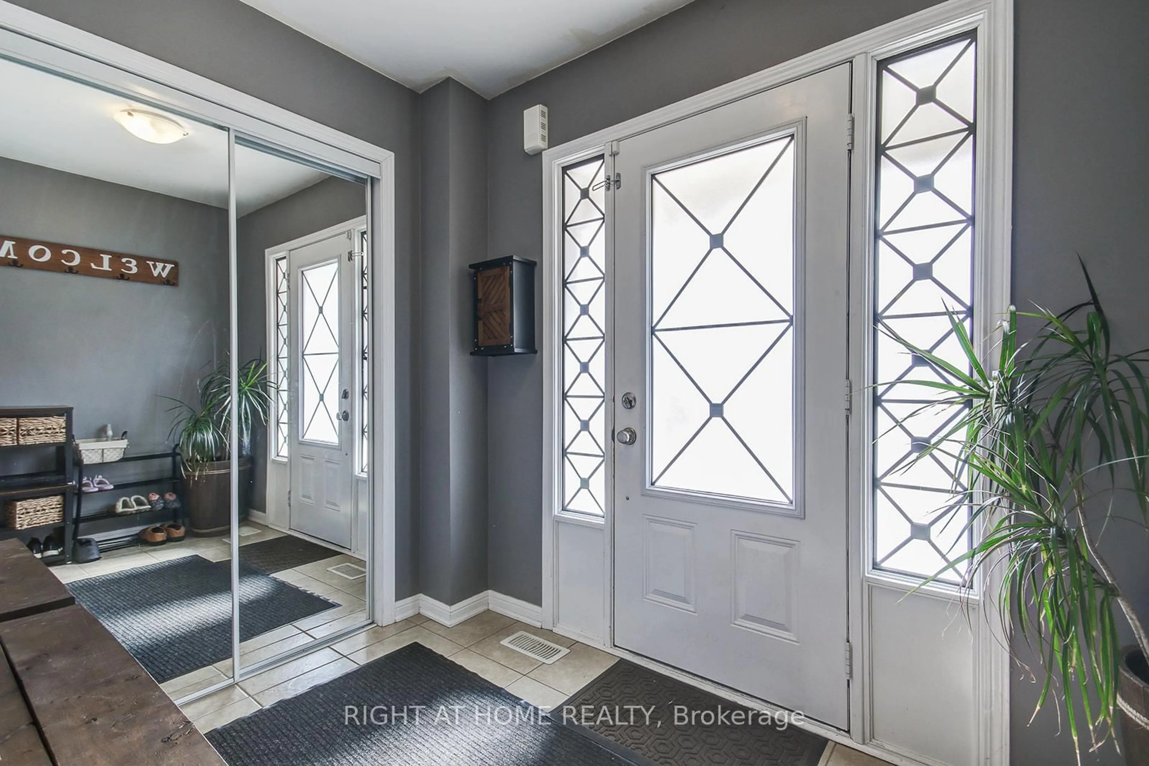 Indoor entryway for 30 Killick Rd, Brampton Ontario L7A 0Y6