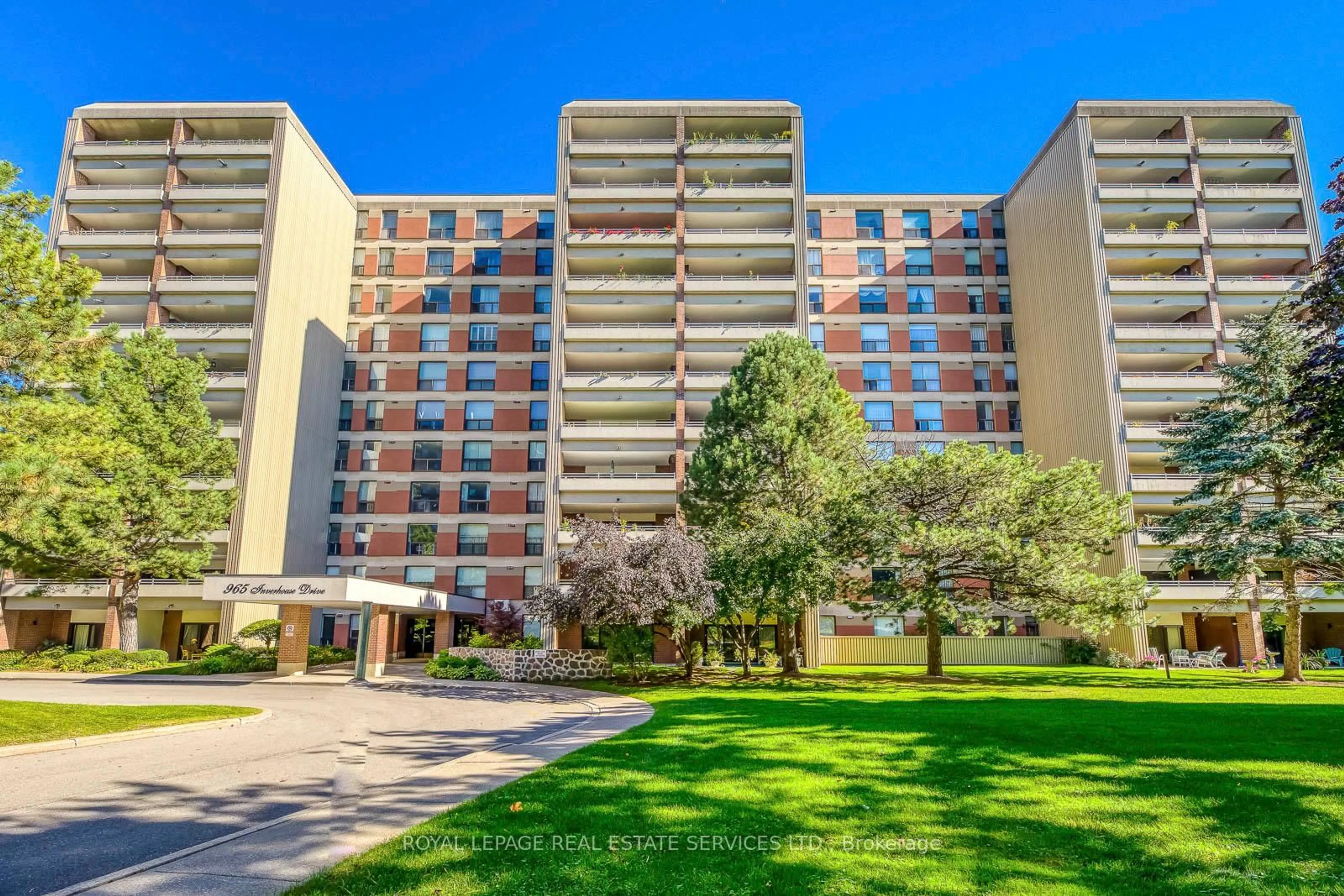 A pic from outside/outdoor area/front of a property/back of a property/a pic from drone, building for 965 Inverhouse Dr #1104, Mississauga Ontario L5J 4B4