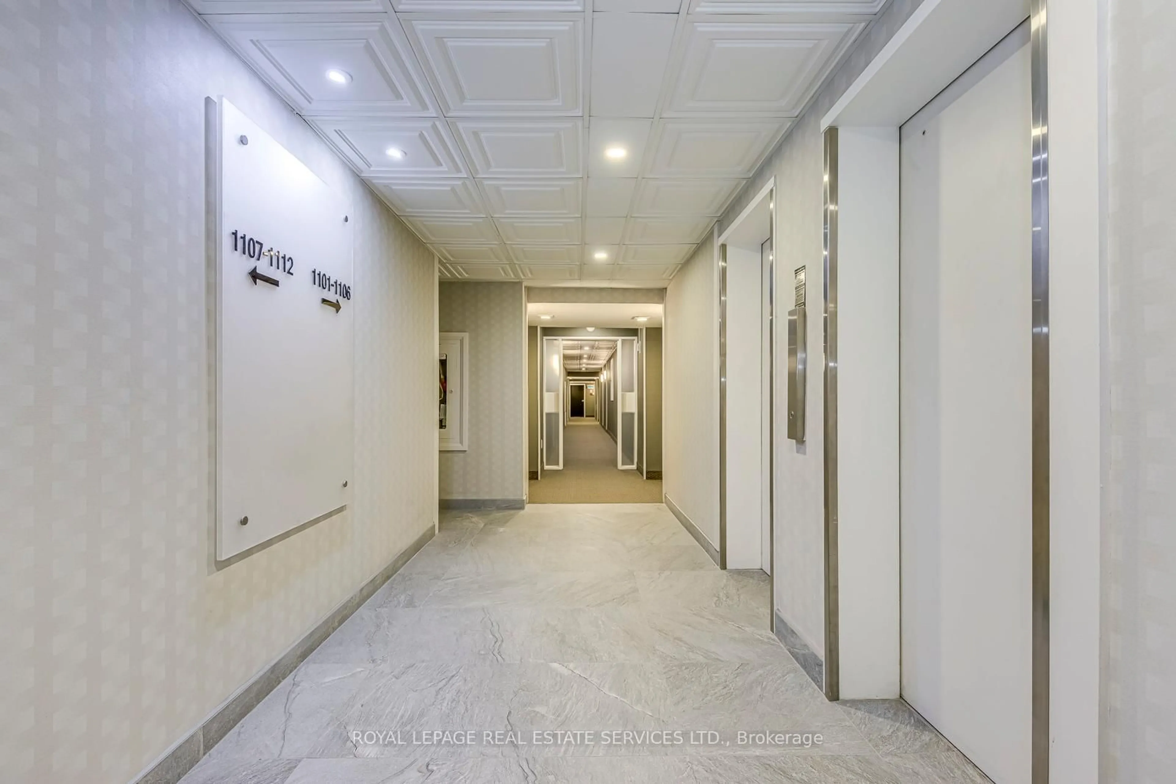 Indoor foyer for 965 Inverhouse Dr #1104, Mississauga Ontario L5J 4B4