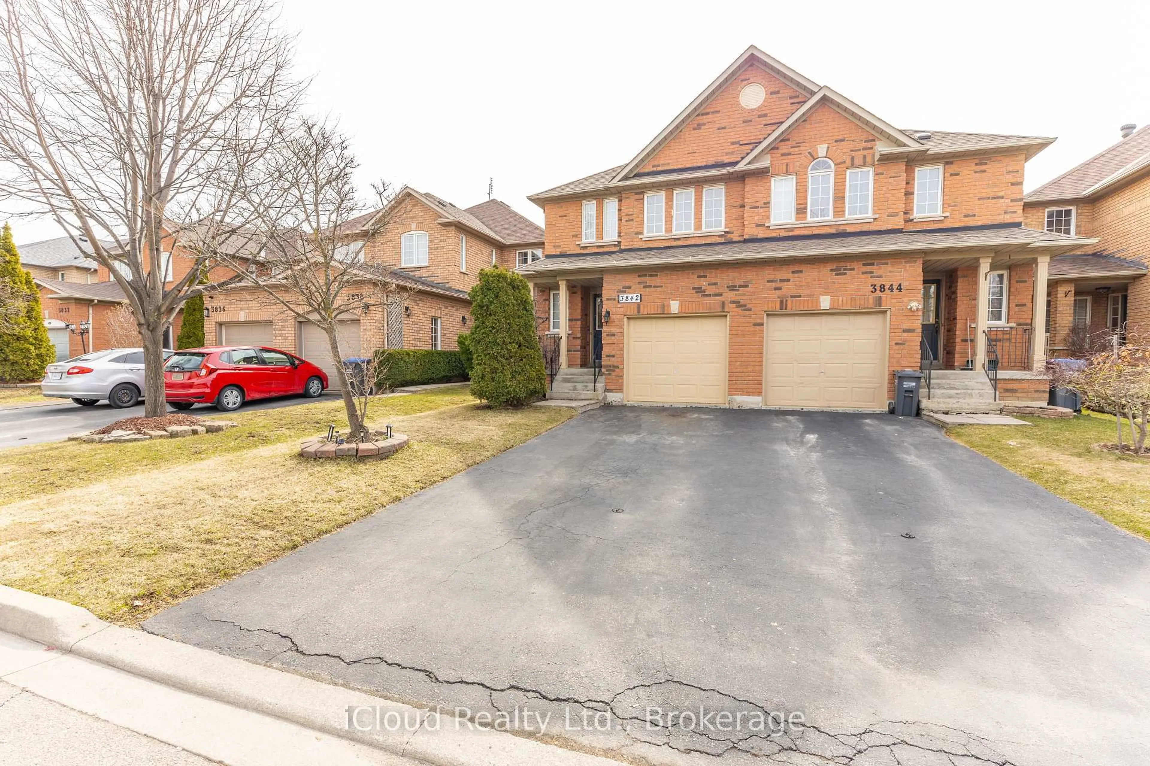 Home with brick exterior material, street for 3842 Ridgepoint Way, Mississauga Ontario L5N 7T9