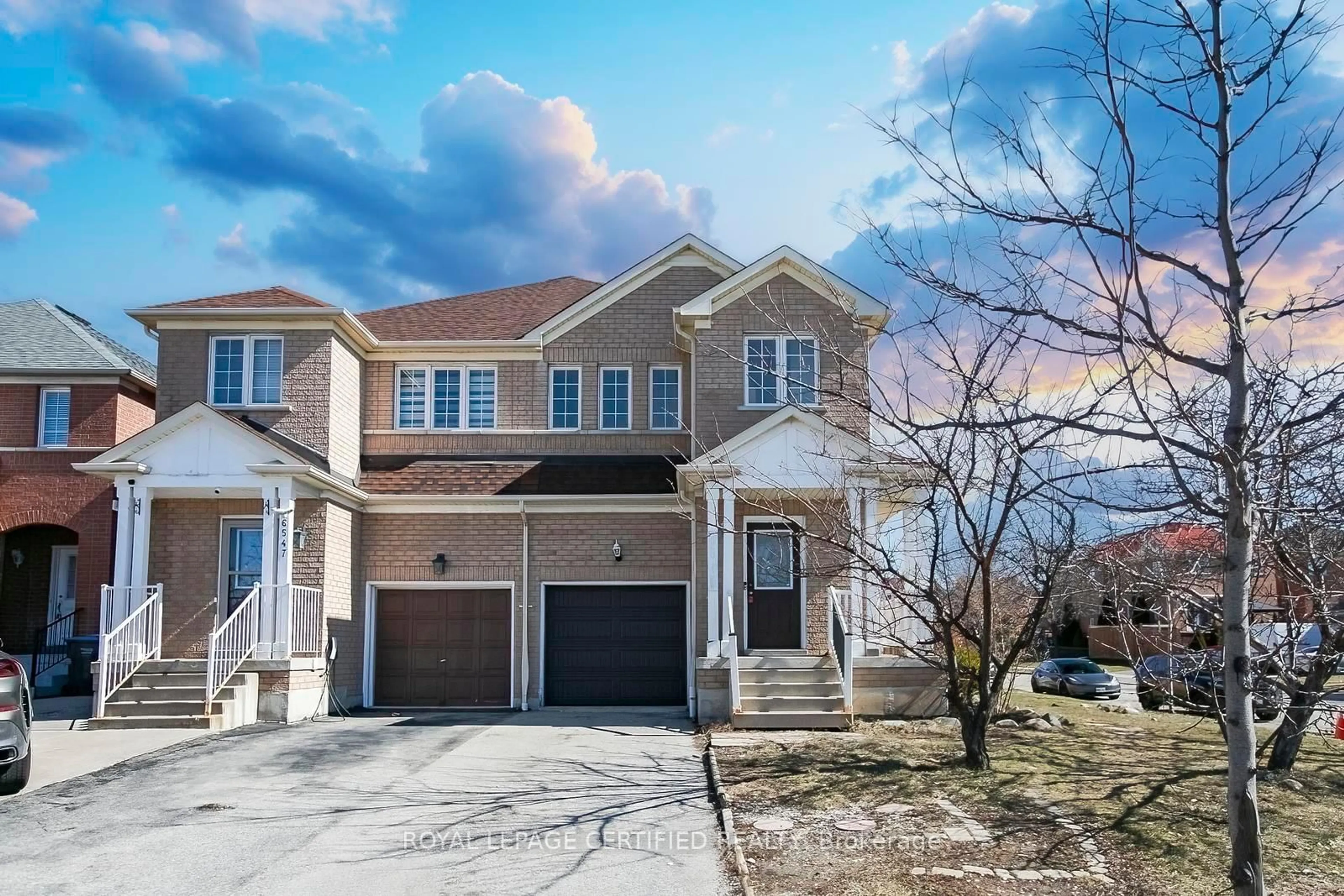 A pic from outside/outdoor area/front of a property/back of a property/a pic from drone, street for 6545 Song Bird Cres, Mississauga Ontario L5W 1E1