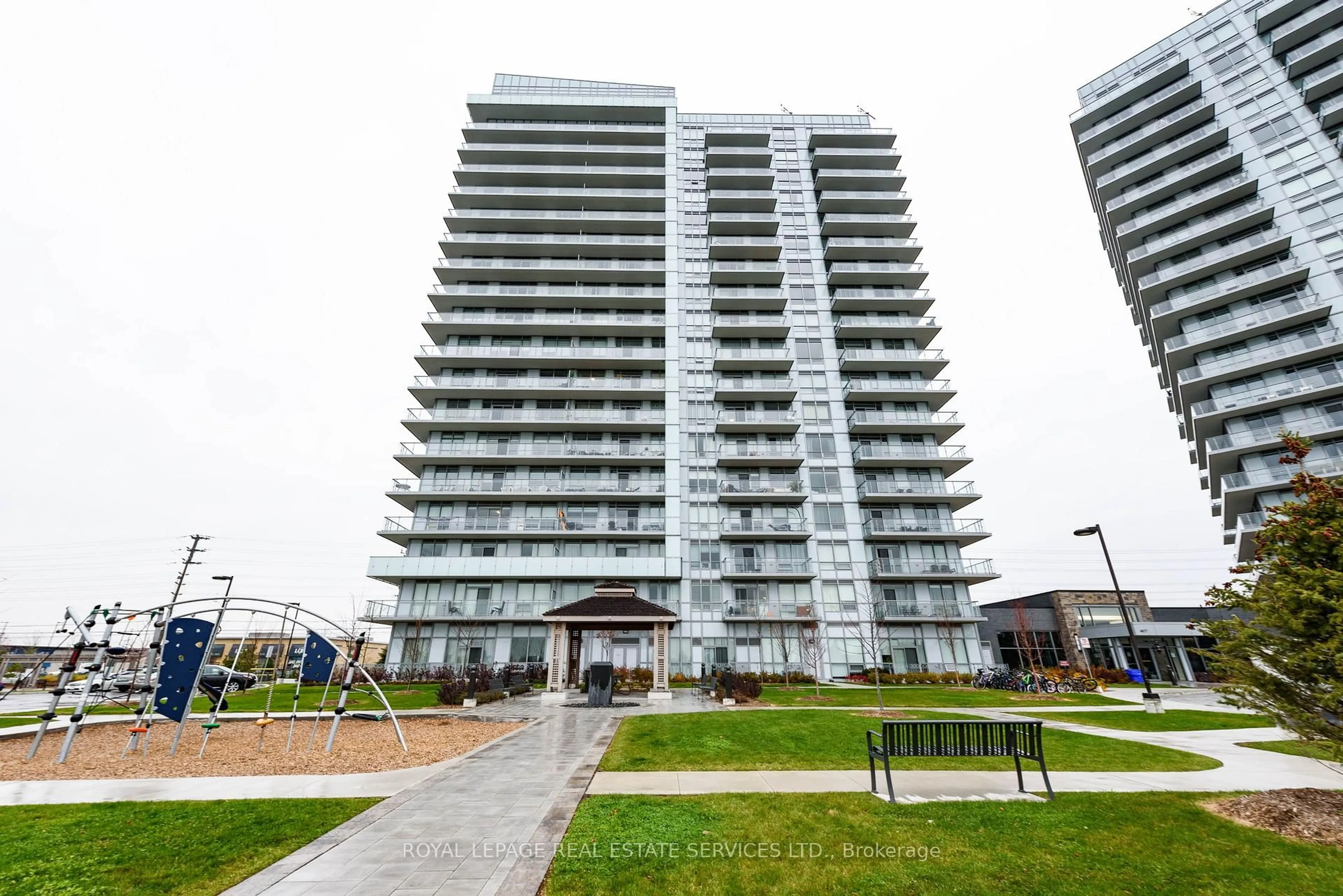 Patio, building for 4677 Glen Erin Dr #607, Mississauga Ontario L5M 2E3