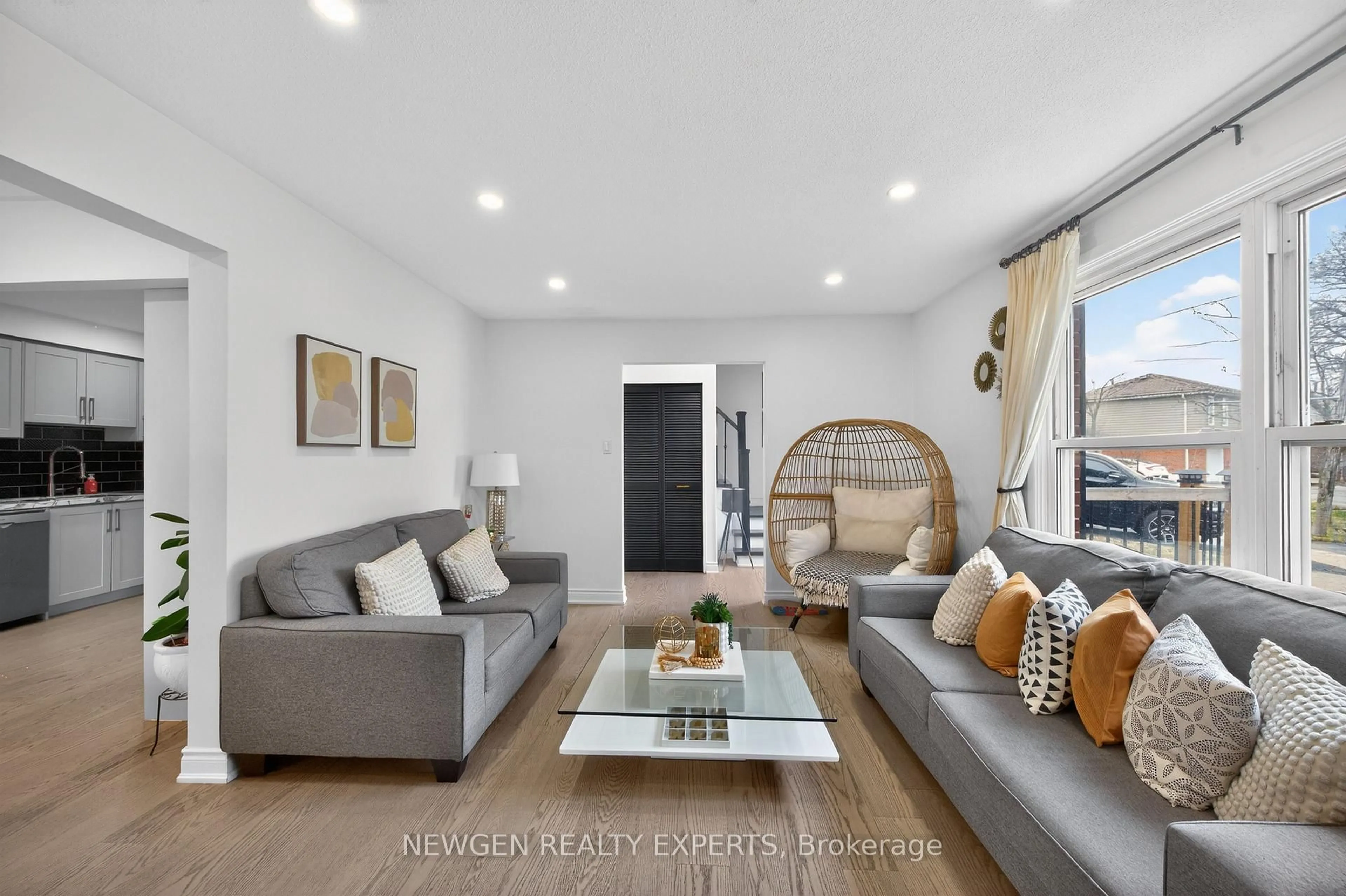 Living room with furniture, unknown for 63 FALUDON Dr, Halton Hills Ontario L7G 1H9