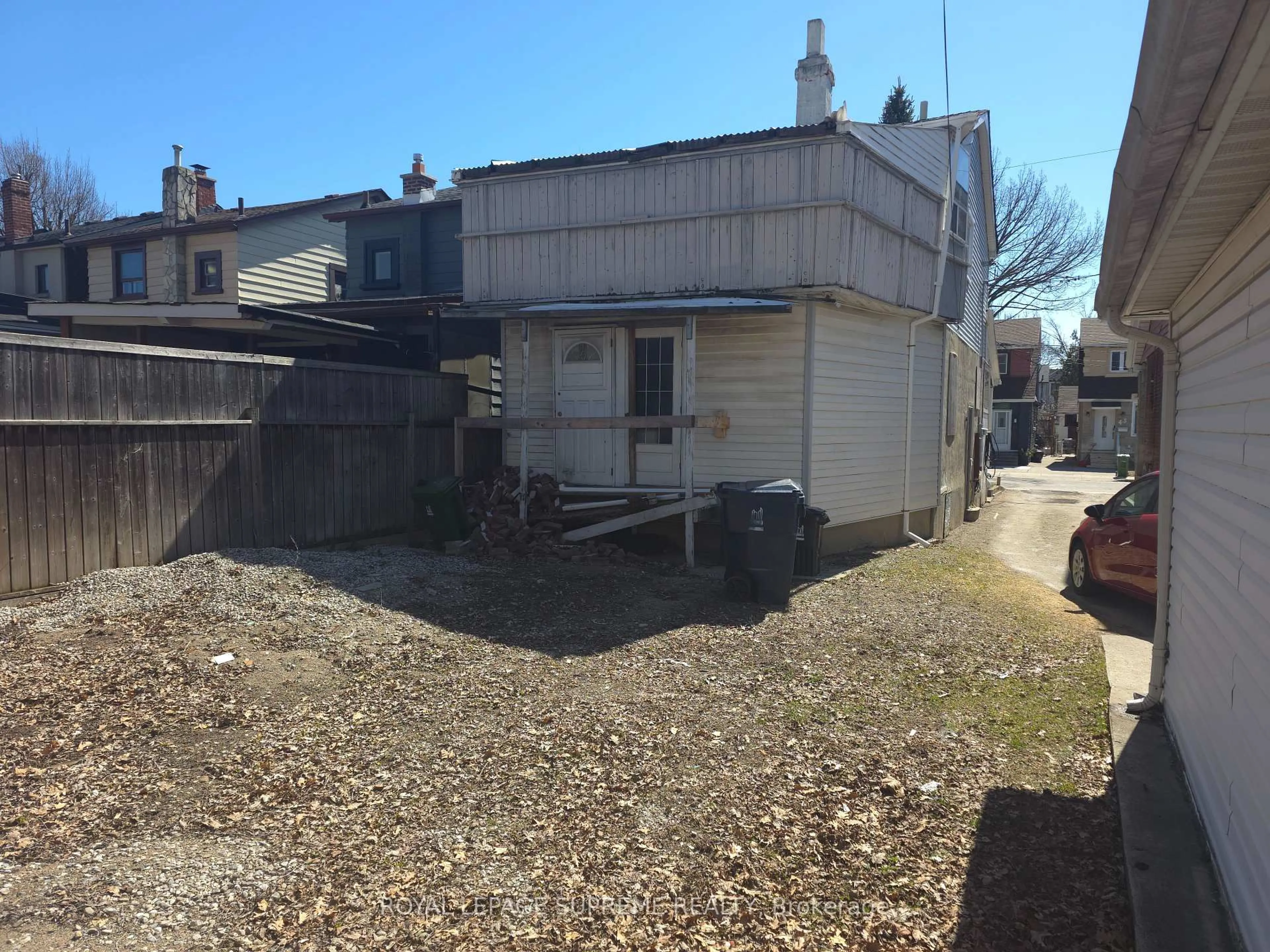 A pic from outside/outdoor area/front of a property/back of a property/a pic from drone, street for 44 Mahoney Ave, Toronto Ontario M6M 2H4