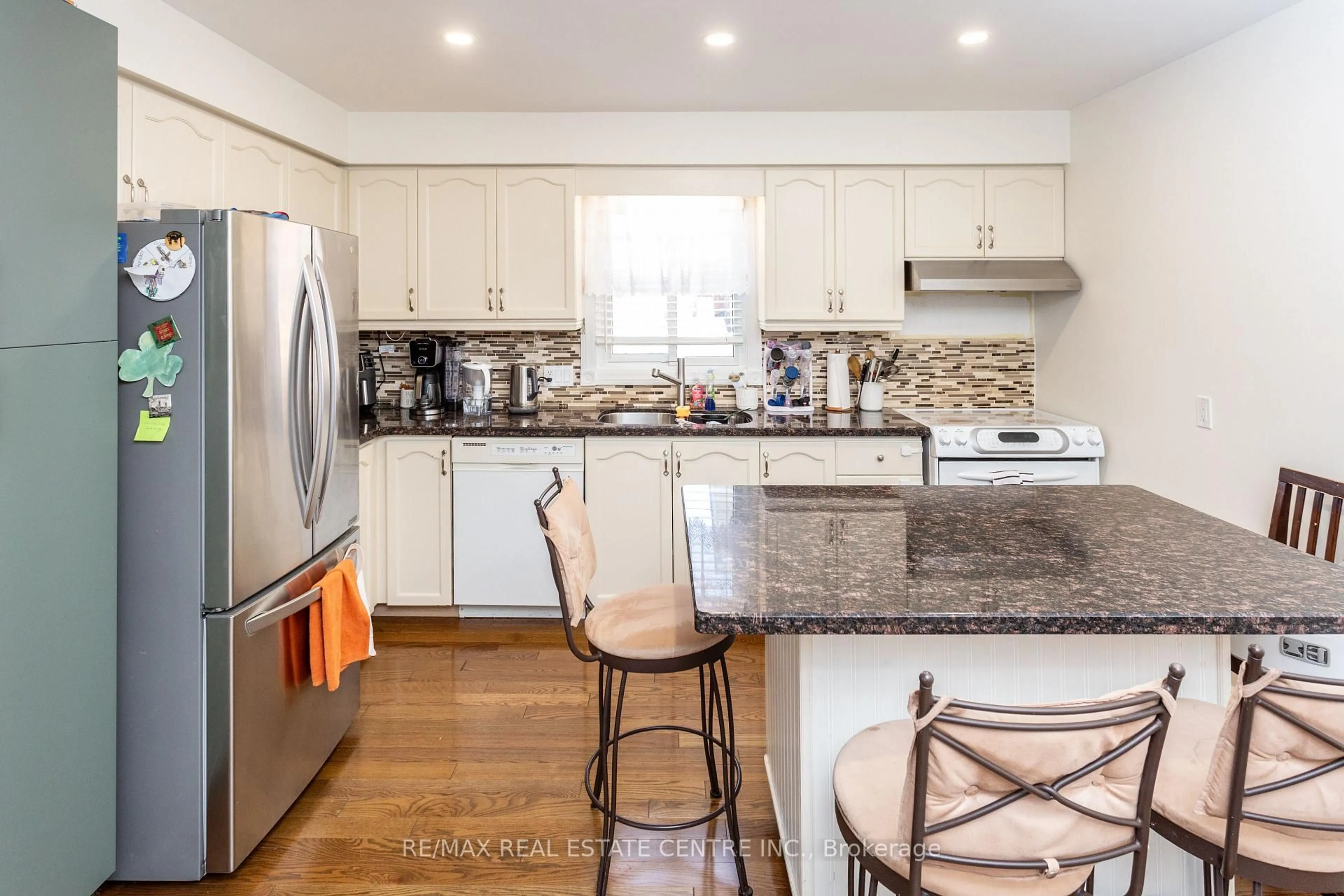 Open concept kitchen, unknown for 4386 Curia Cres, Mississauga Ontario L4Z 2X3