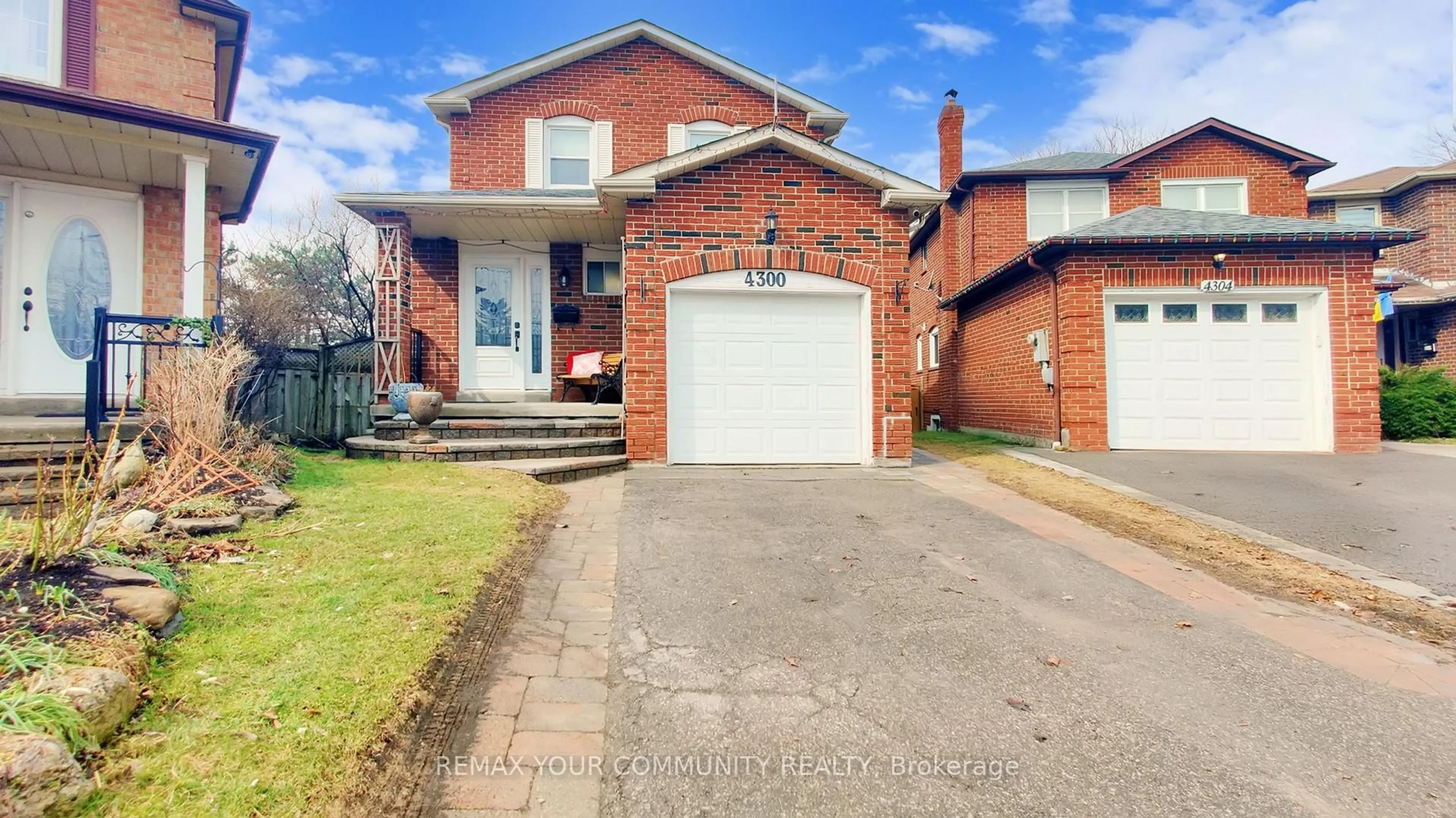 Home with brick exterior material, street for 4300 Beacon Lane, Mississauga Ontario L5C 3V9