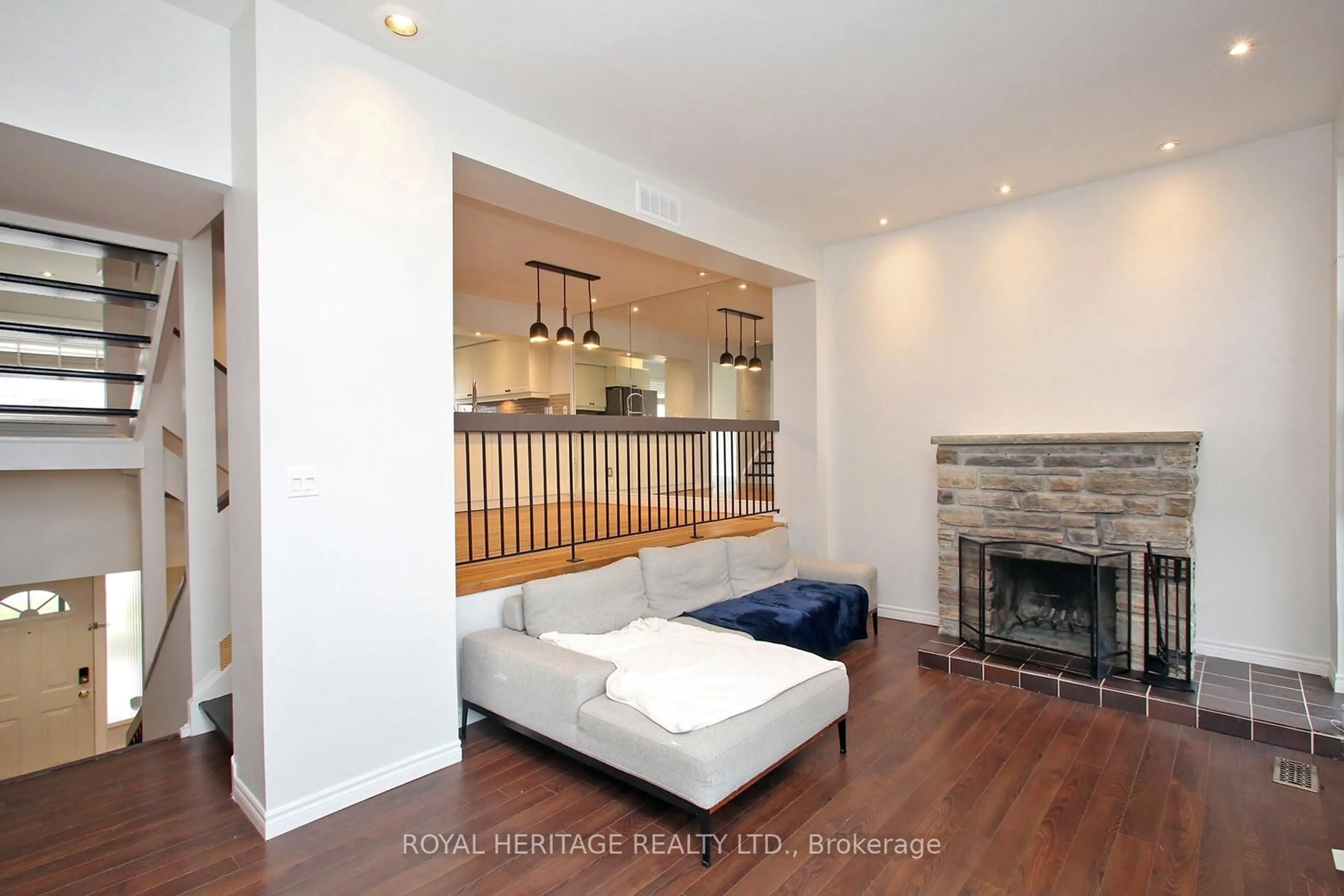 Unknown for 24 Reid Dr #6, Mississauga Ontario L5M 2A6