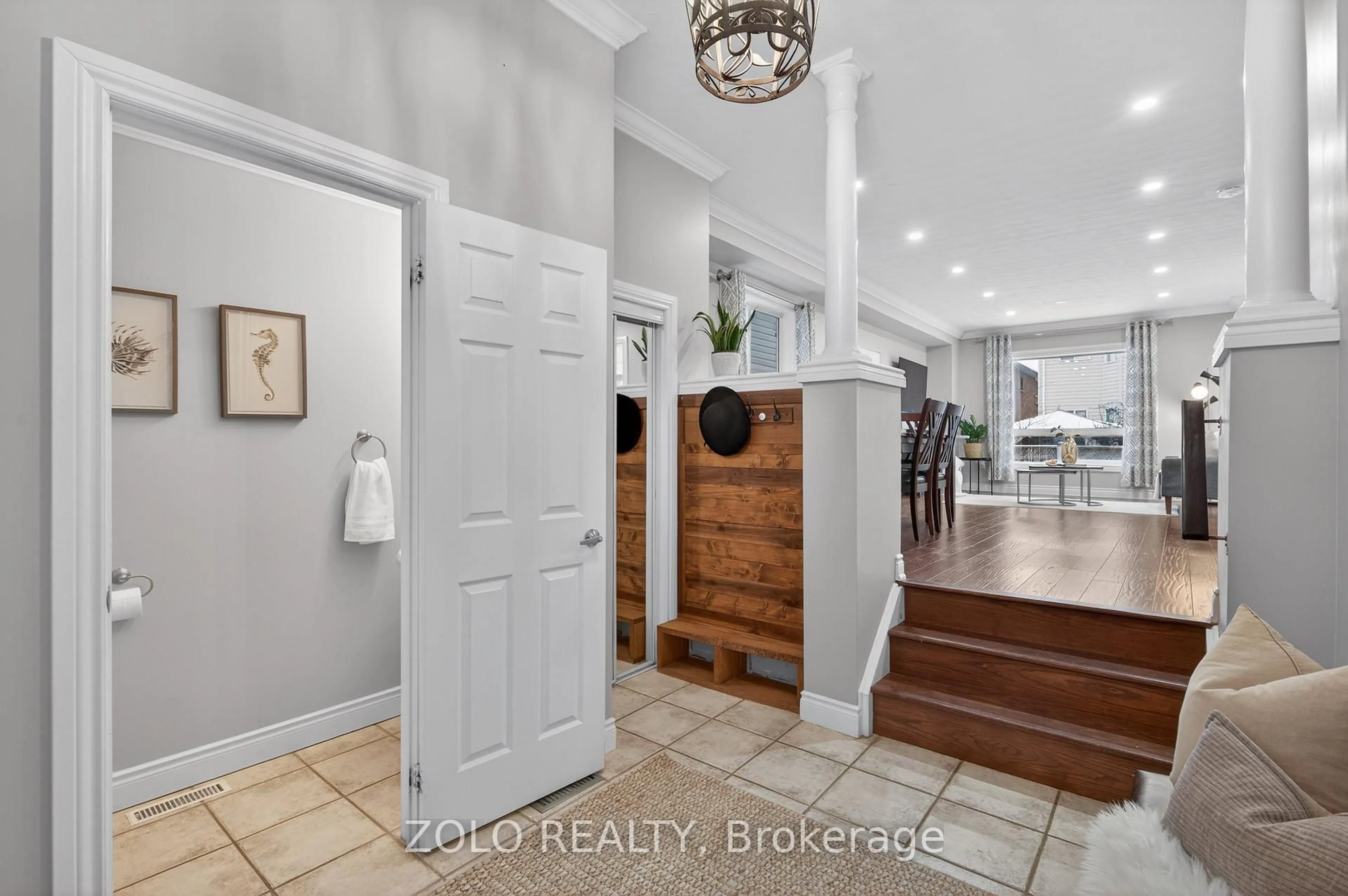 Indoor entryway for 1191 Turner Dr, Milton Ontario L9T 5R7
