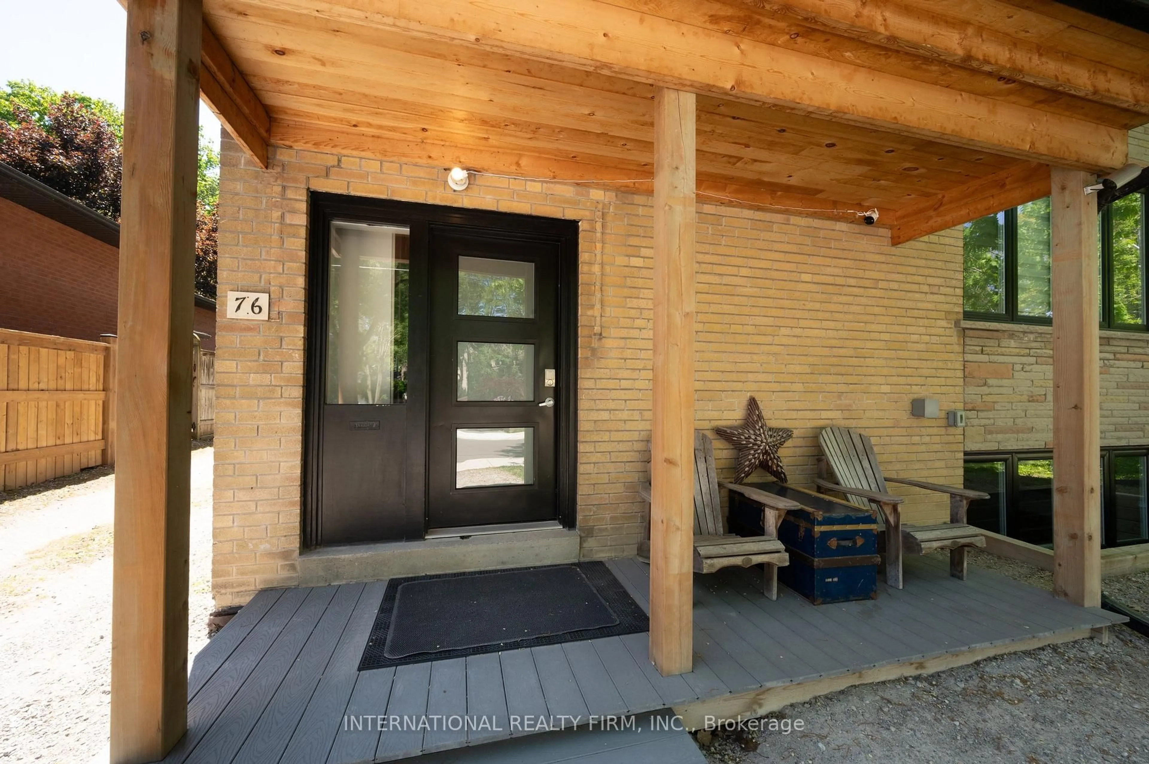 Indoor entryway for 76 Thirty Fifth St, Toronto Ontario M8W 3K4